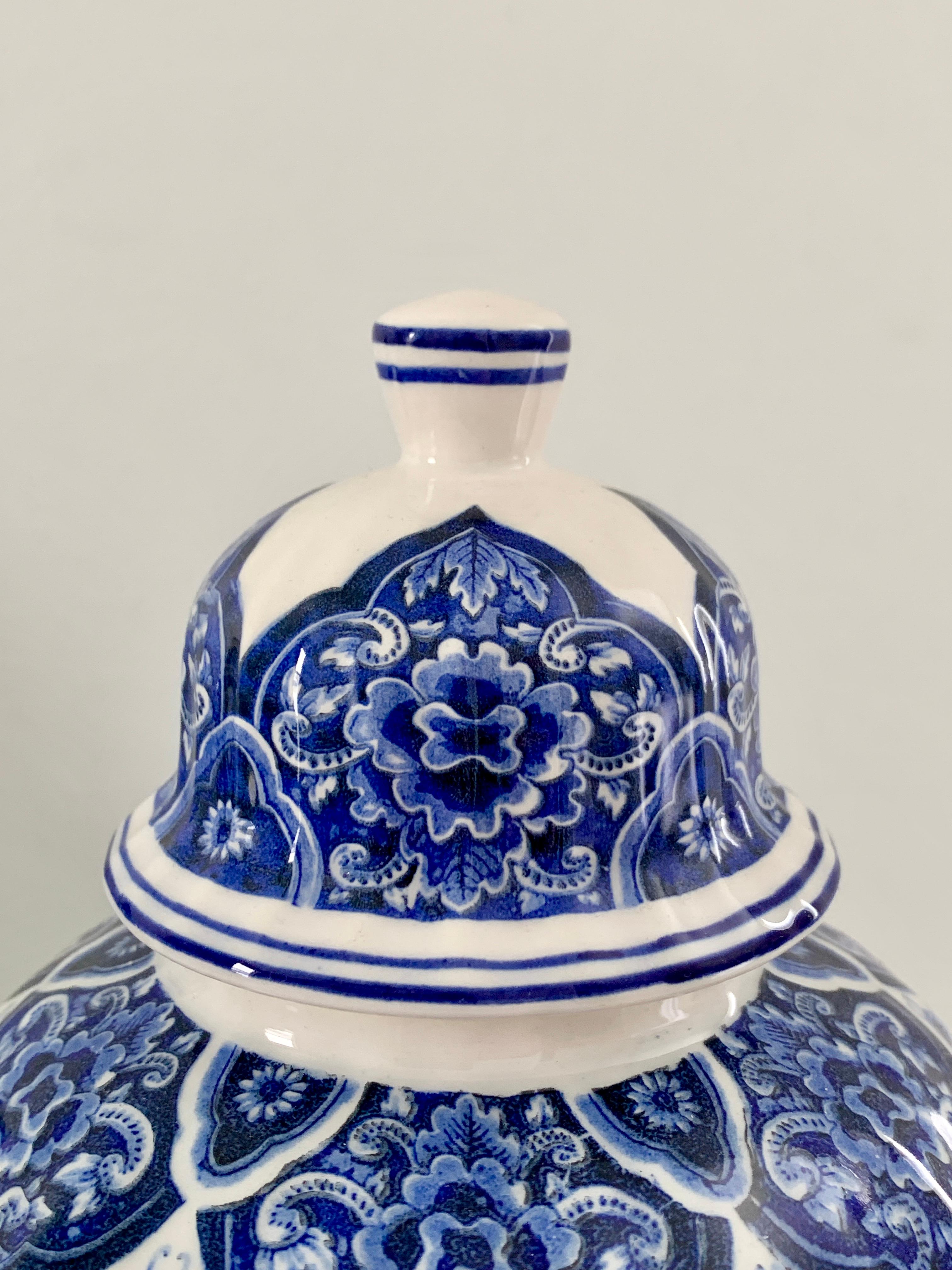 Chinoiserie Italian Blue and White Porcelain Ginger Jars by Ardalt Blue Delfia, Pair