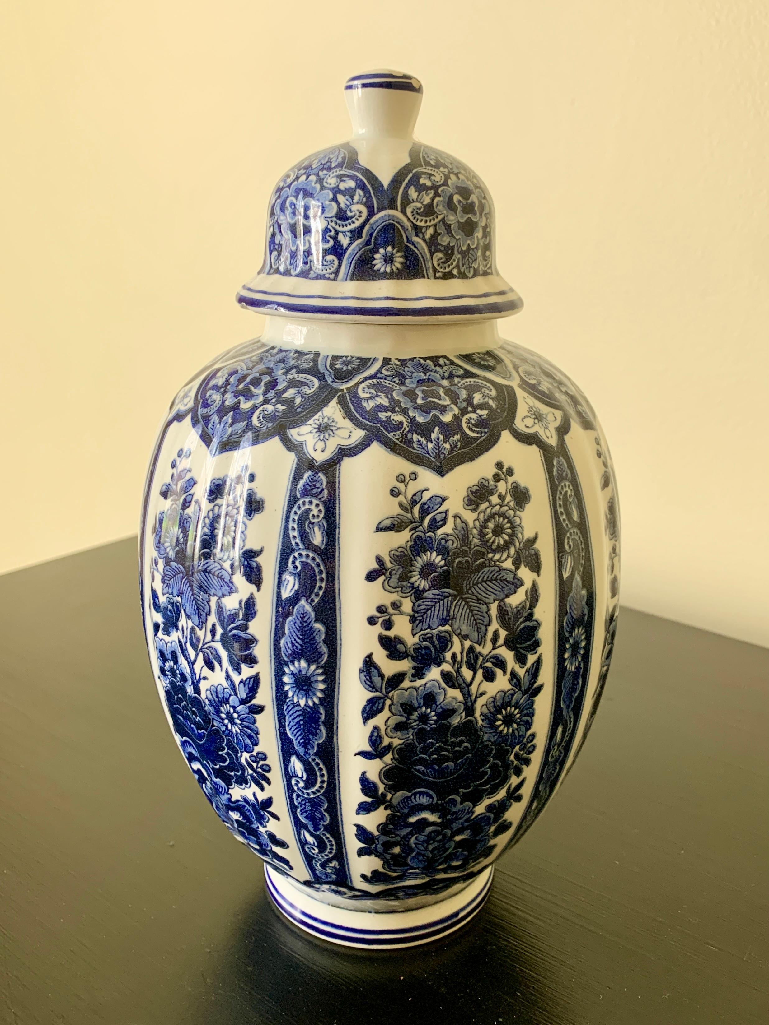 Italian Blue and White Porcelain Ginger Jars by Ardalt Blue Delfia, Pair For Sale 2