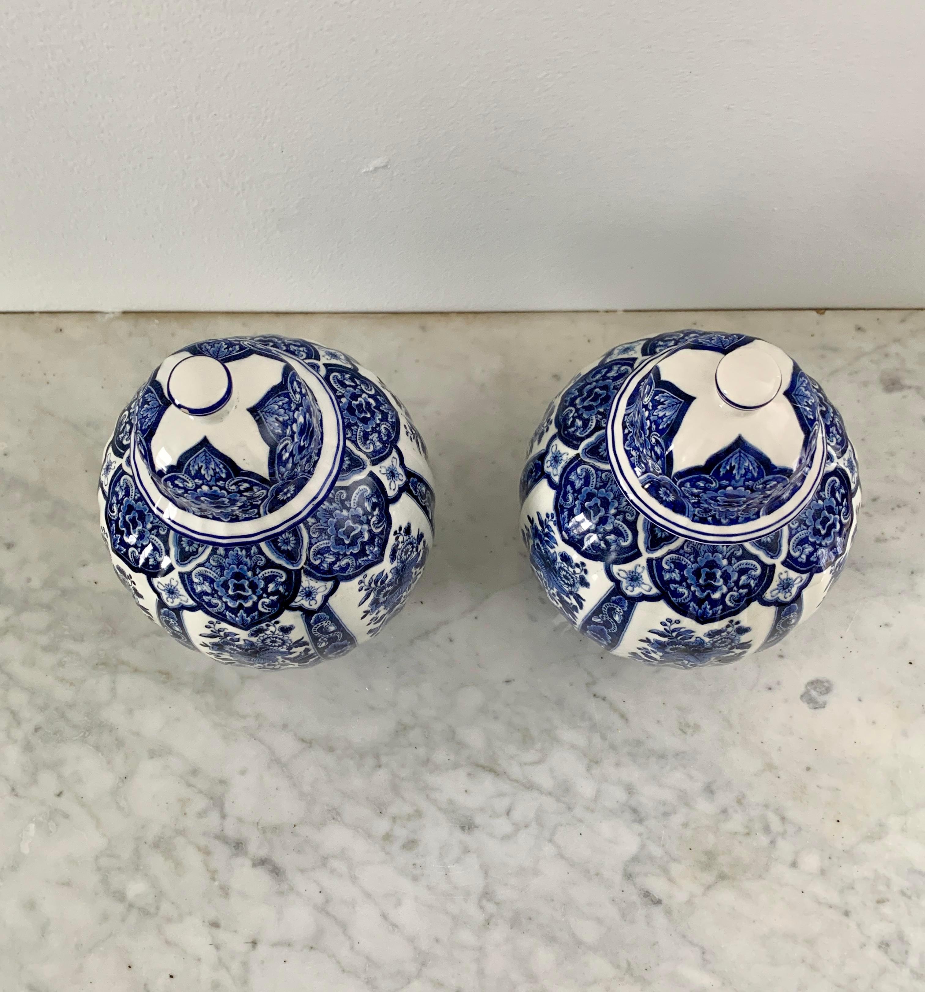 Italian Blue and White Porcelain Ginger Jars by Ardalt Blue Delfia, Pair For Sale 3