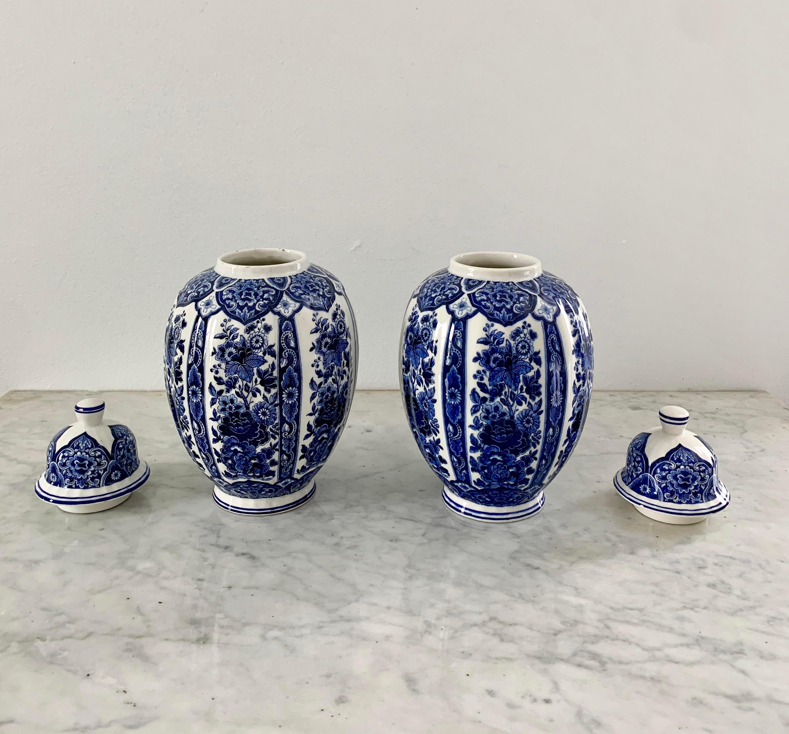 Italian Blue and White Porcelain Ginger Jars by Ardalt Blue Delfia, Pair For Sale 4