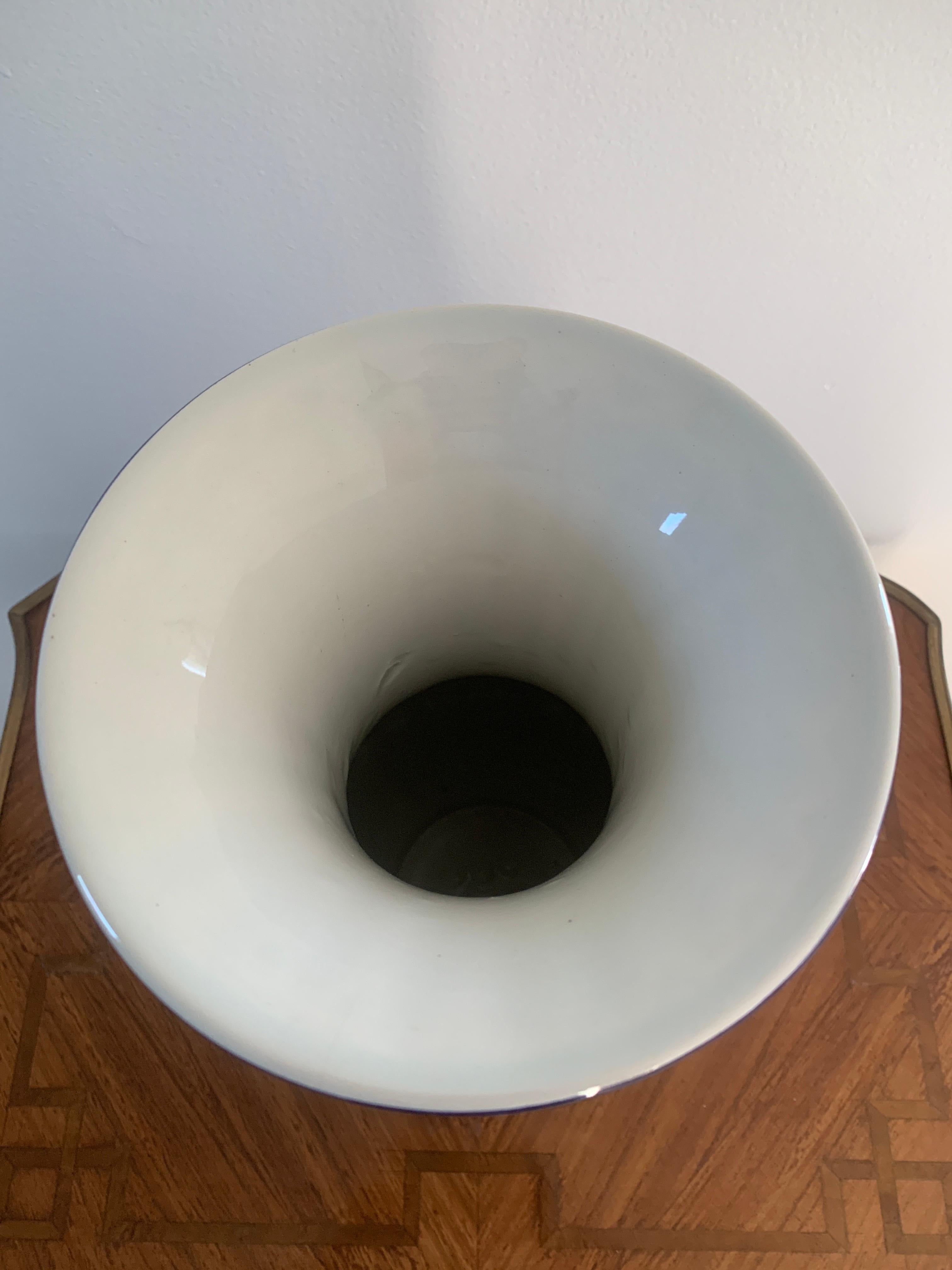 Milieu du XXe siècle Vase italien bleu et blanc Ardalt Blue Delfia