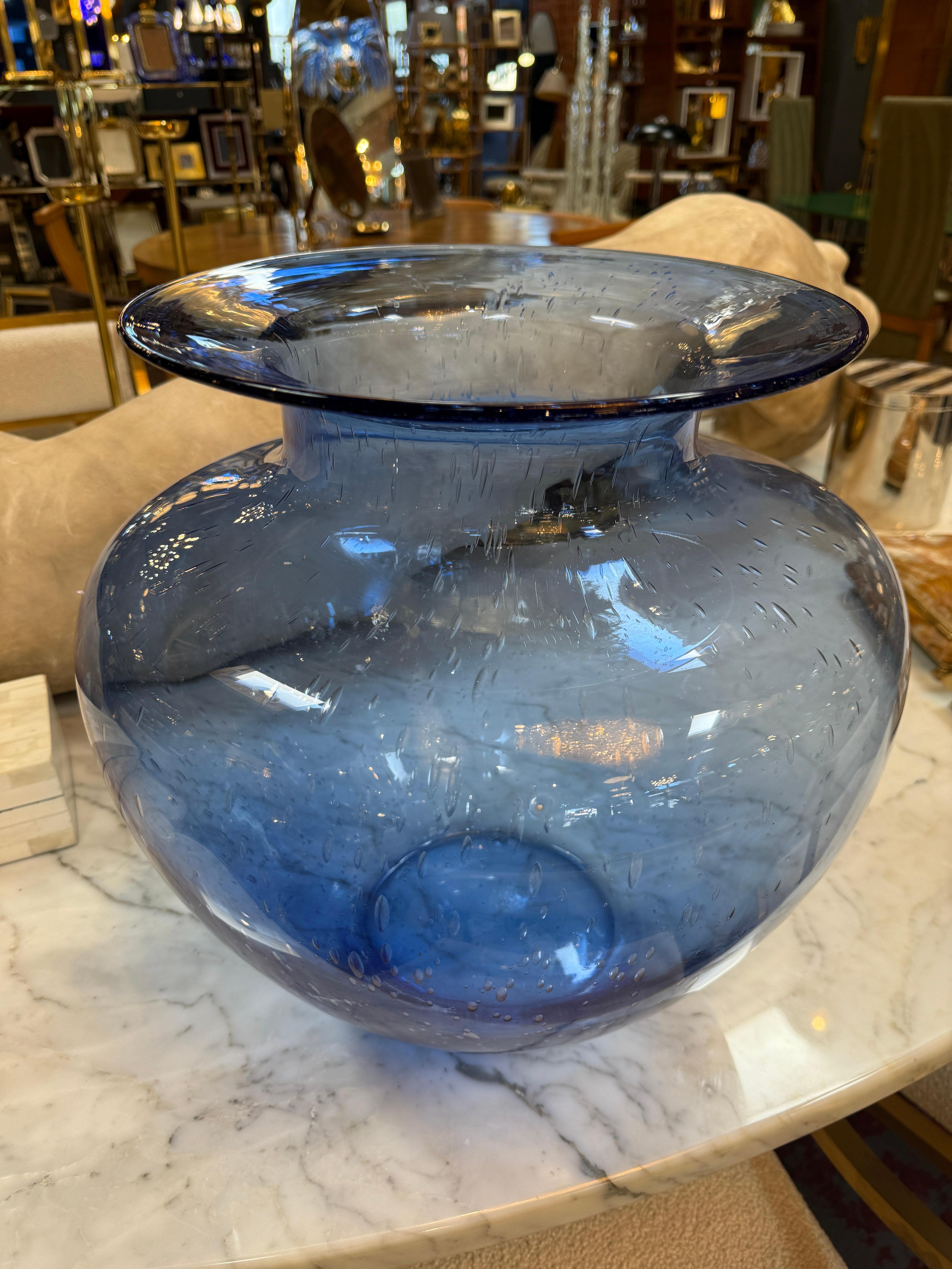 Moderne Vase italien en verre d'art bleu, 1970 en vente