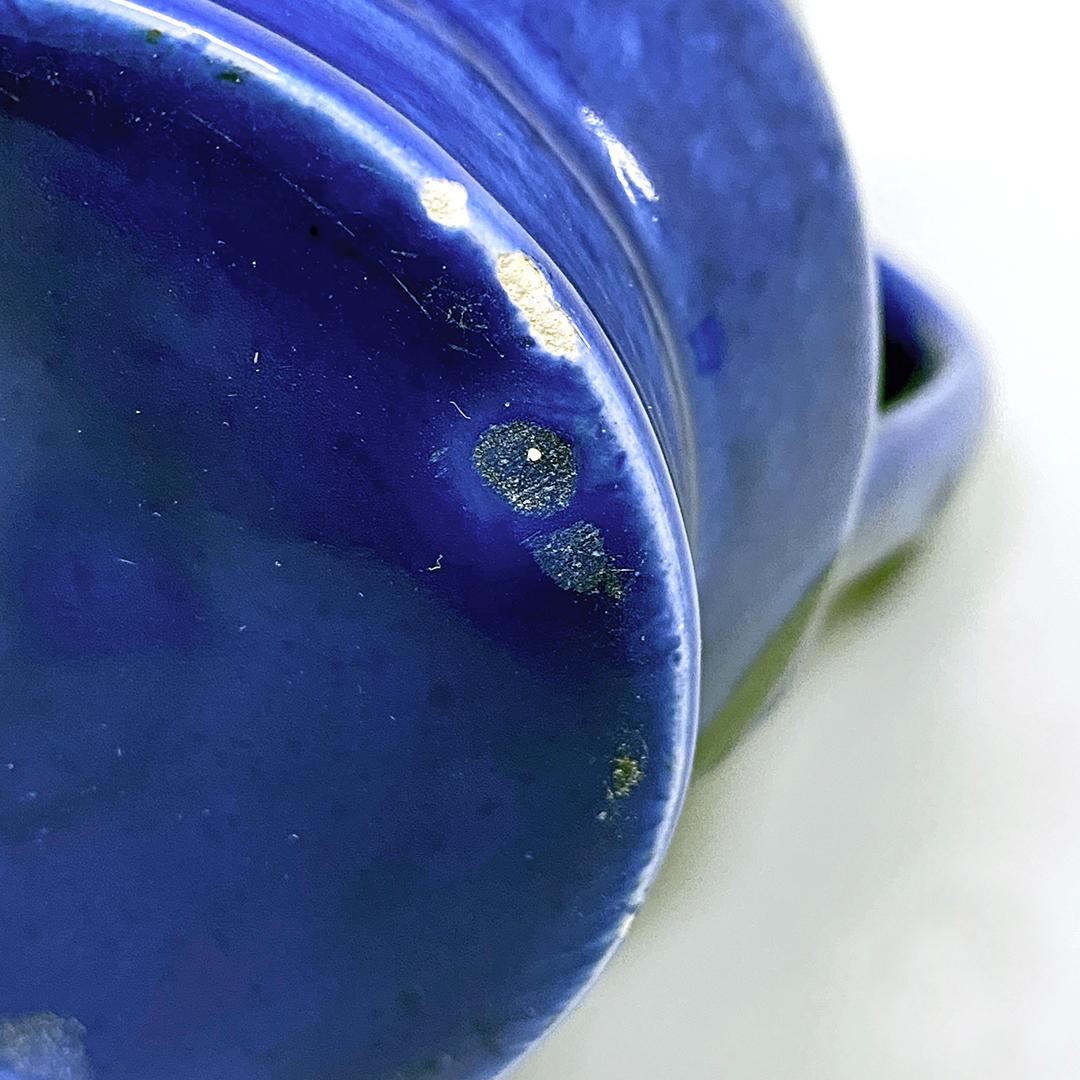 Pichet cylindrique italien en céramique bleue avec décoration abstraite colorée, années 1960 en vente 4