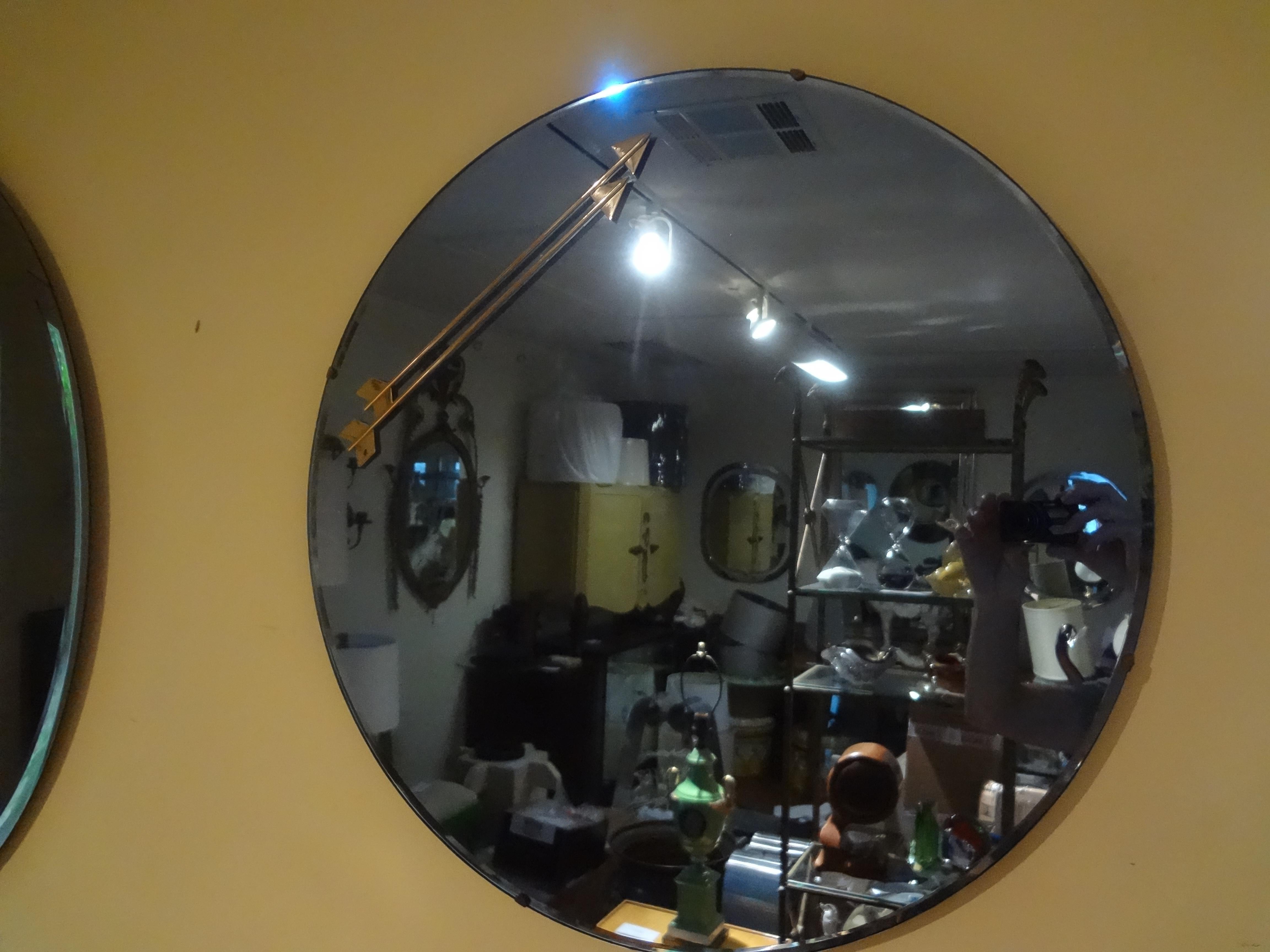 Miroir italien bleu avec accents à double flèche d'après Fontana Arte en vente 3