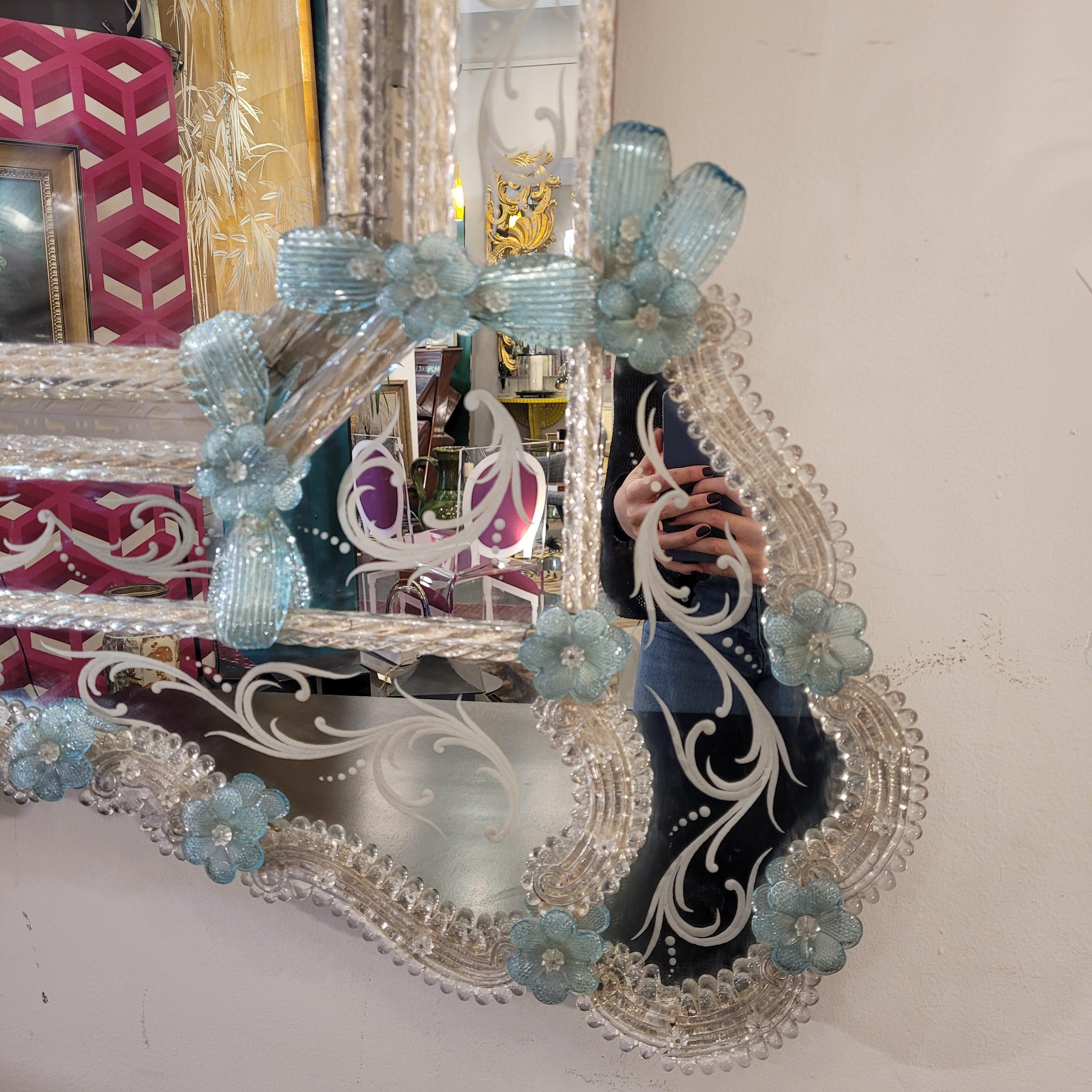 Italienischer blauer Murano-Glasspiegel, geätzt, Ongaro e Fuga (Ende des 20. Jahrhunderts) im Angebot
