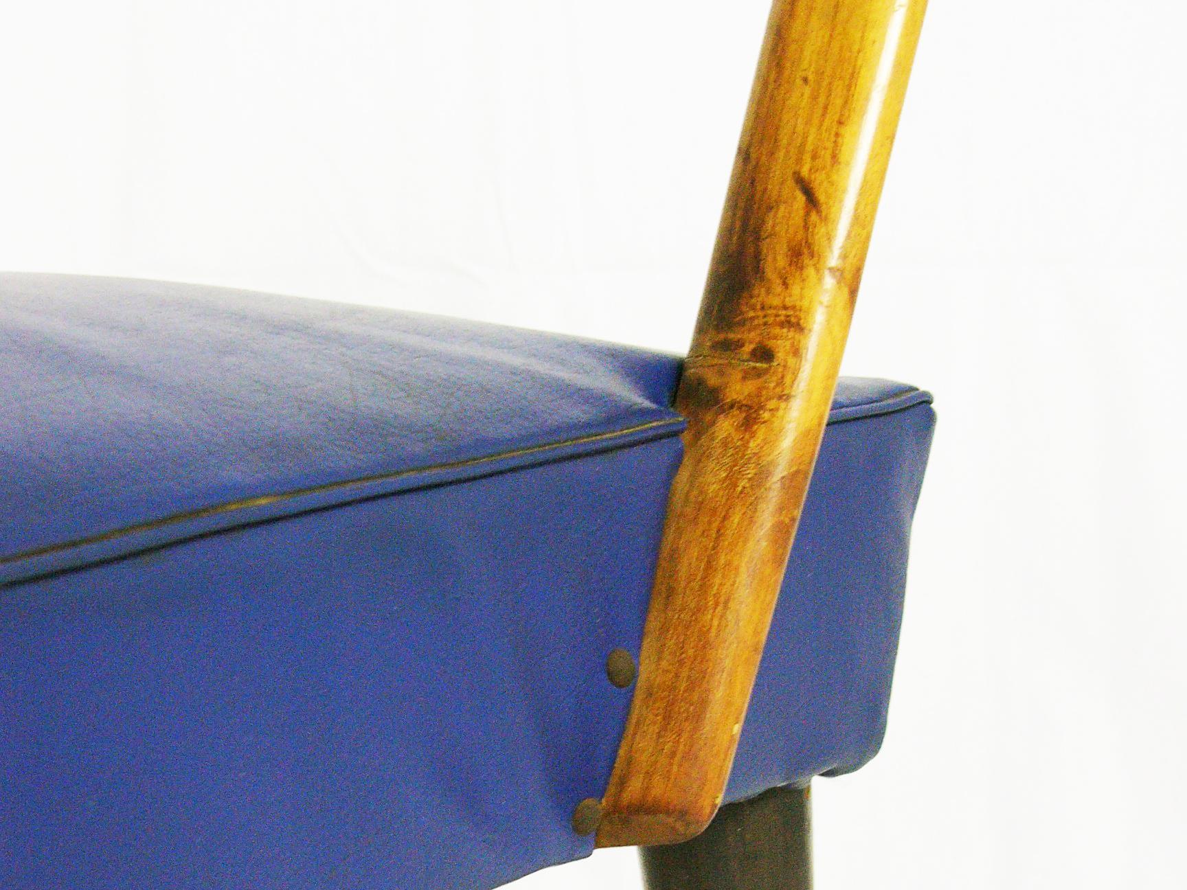 Italian Blue Skai and Wood 1950s Armchair In Fair Condition For Sale In Varese, Lombardia