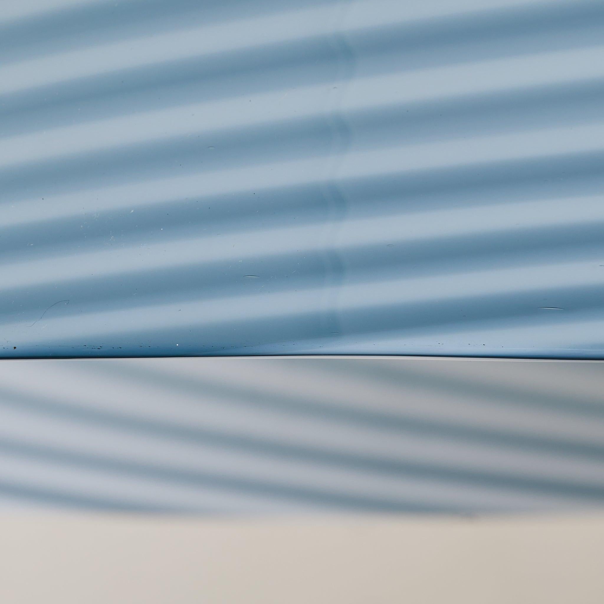 Italienischer Anhänger aus blau gestreiftem Murano-Glas von La murrina, 1970er Jahre - 2 verfügbar (Messing) im Angebot