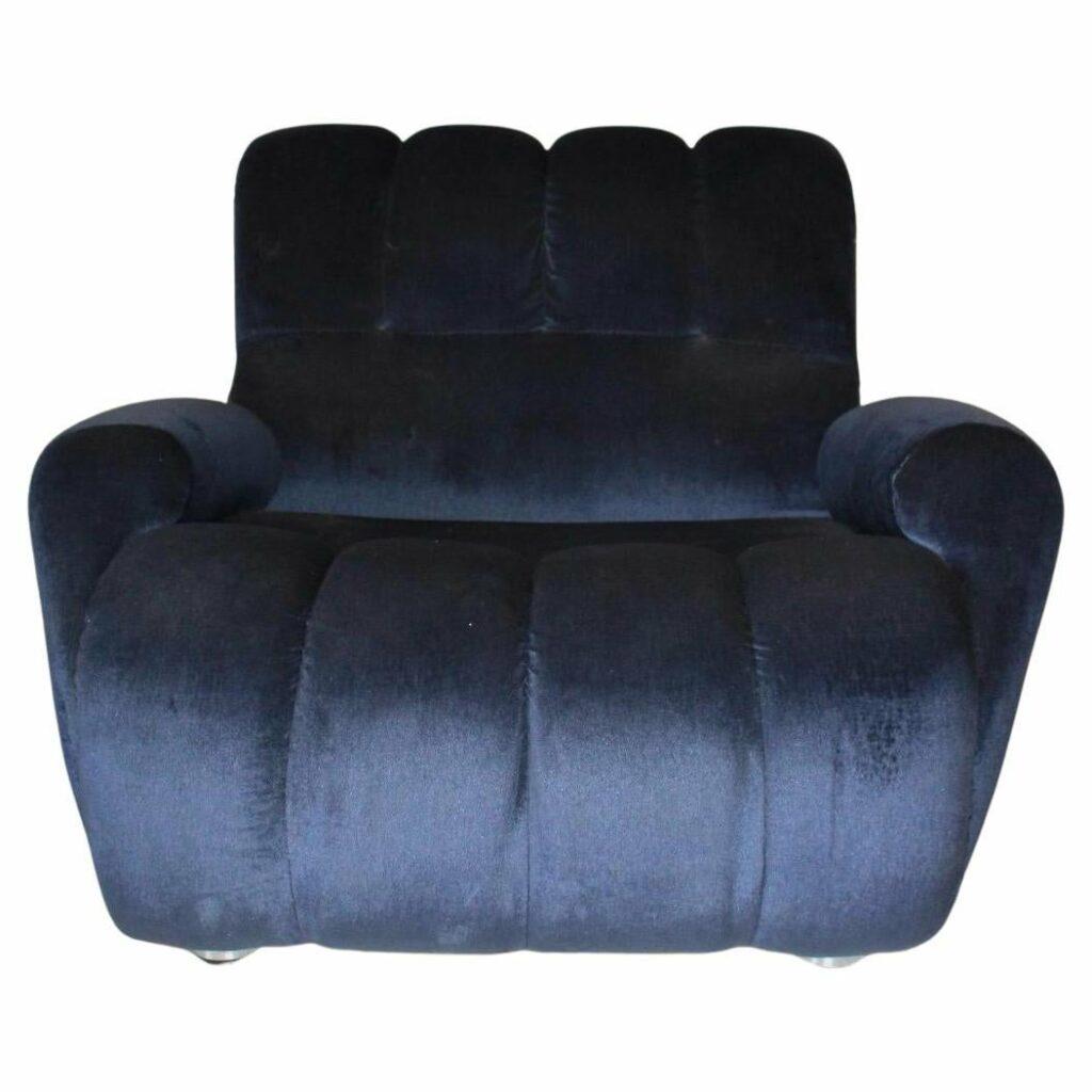 Mid-Century Modern Italian Blue Velvet Blue Armchair For Sale