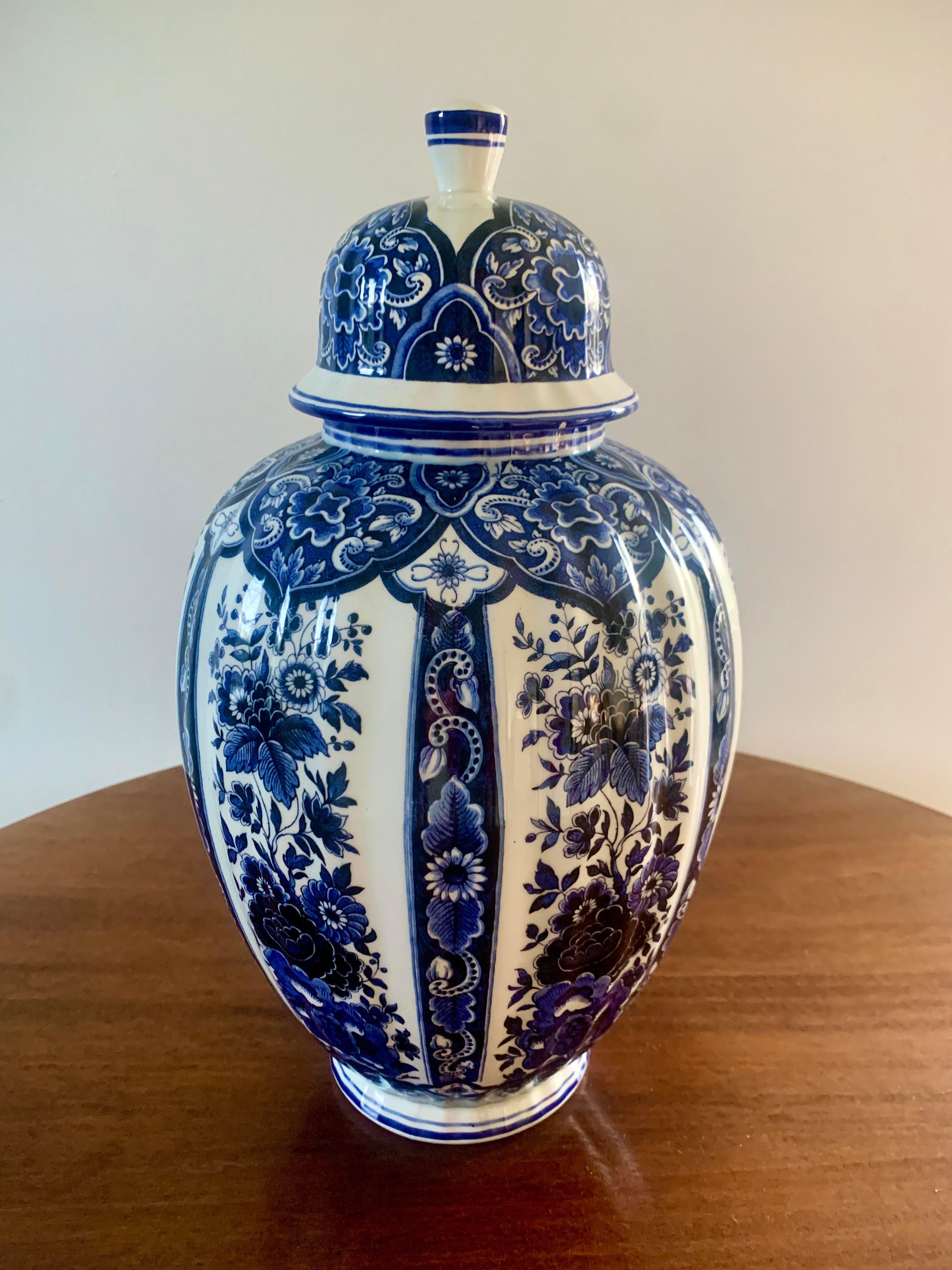 Chinoiserie Italian Blue & White Porcelain Vases and Jar Garniture, Set of 3 For Sale