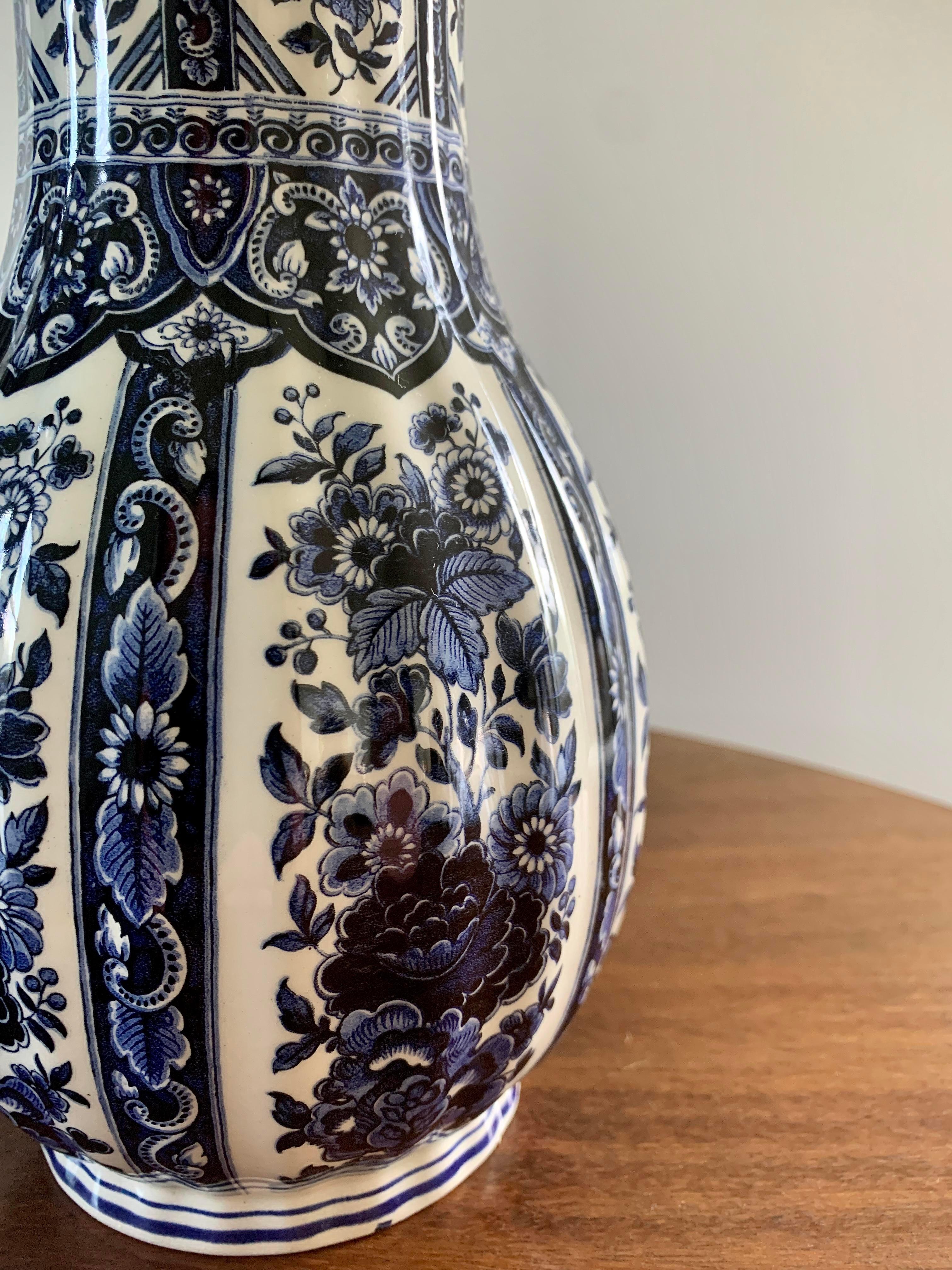 Italian Blue & White Porcelain Vases and Jar Garniture, Set of 3 1