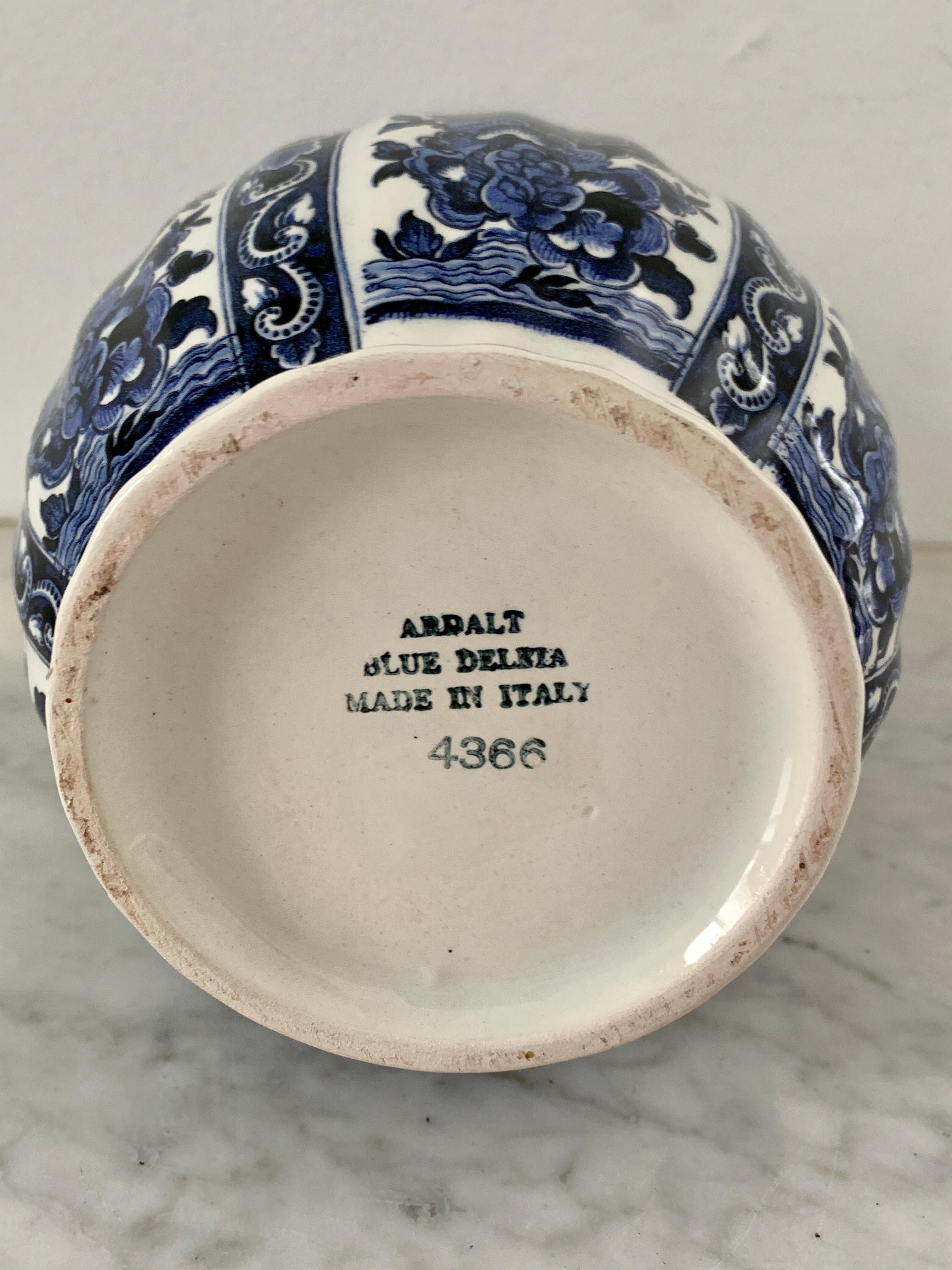 Italian Blue & White Porcelain Vases and Jar Garniture, Set of 3 For Sale 2