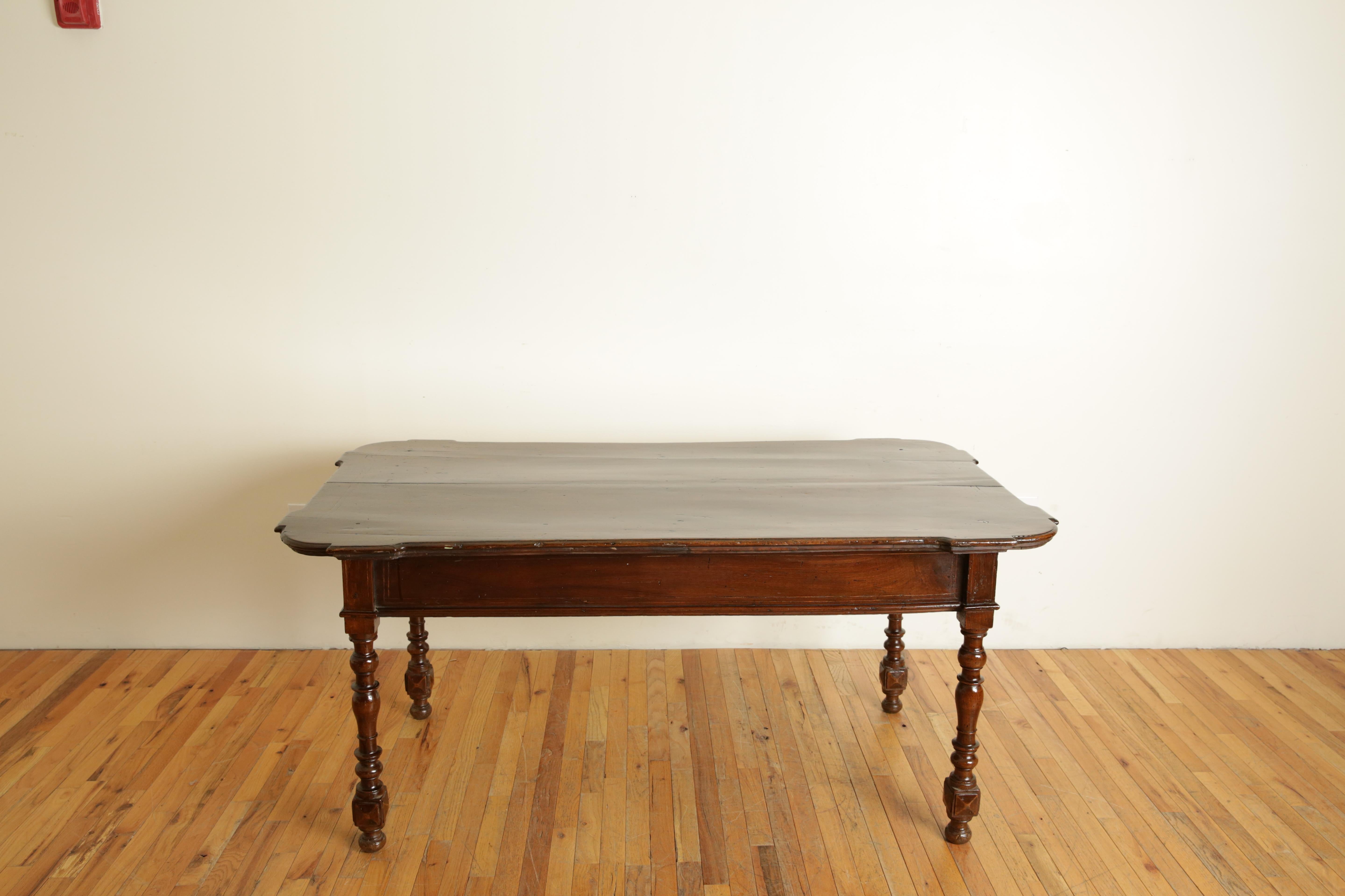 Early 18th Century Italian, Bologna, LXIV Period Shaped Walnut & Inlaid 2-Drawer Table, ca. 1715 For Sale