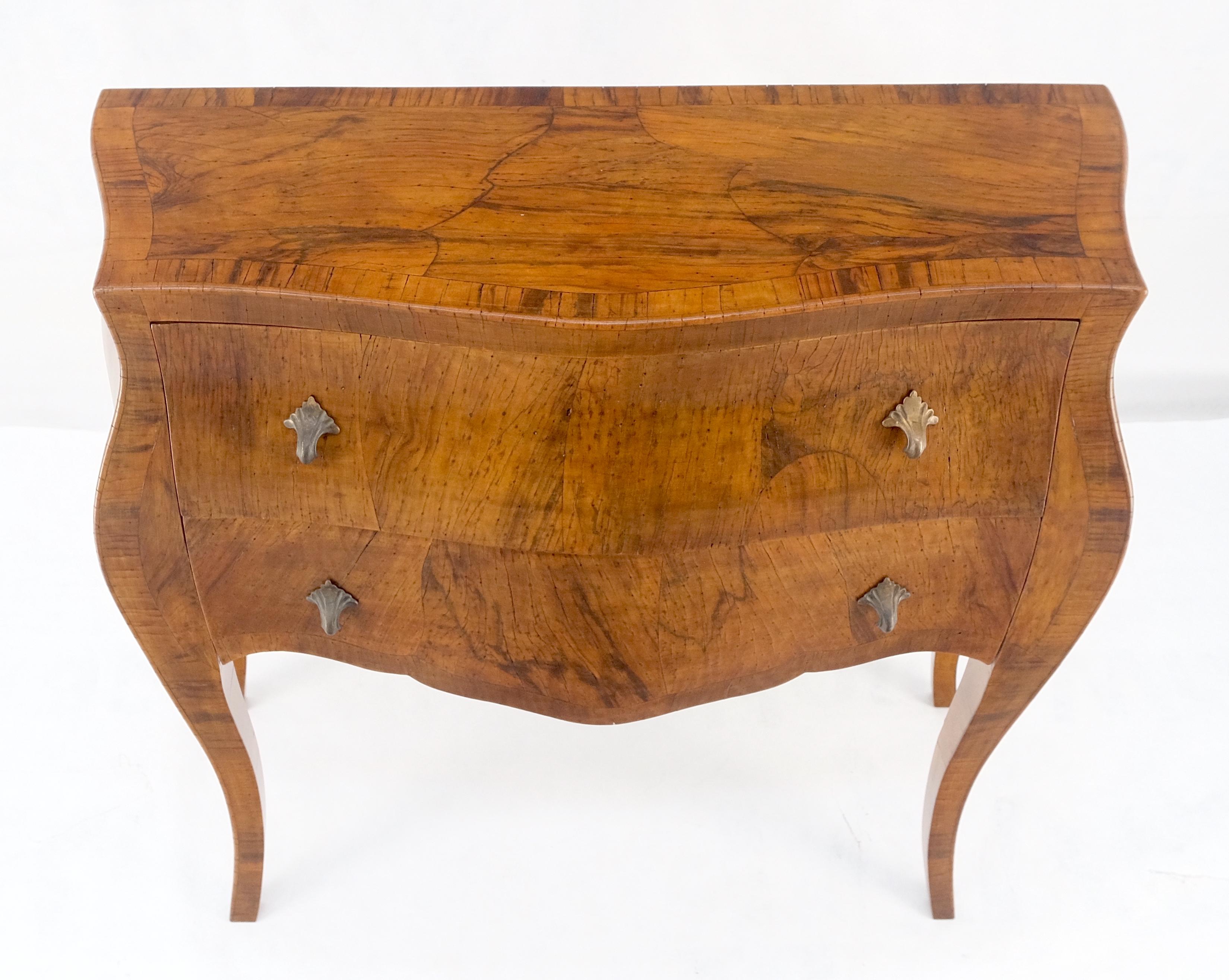Biedermeier Impallacciatura in legno di radica di olivo a due cassetti, cassettone per console in vendita