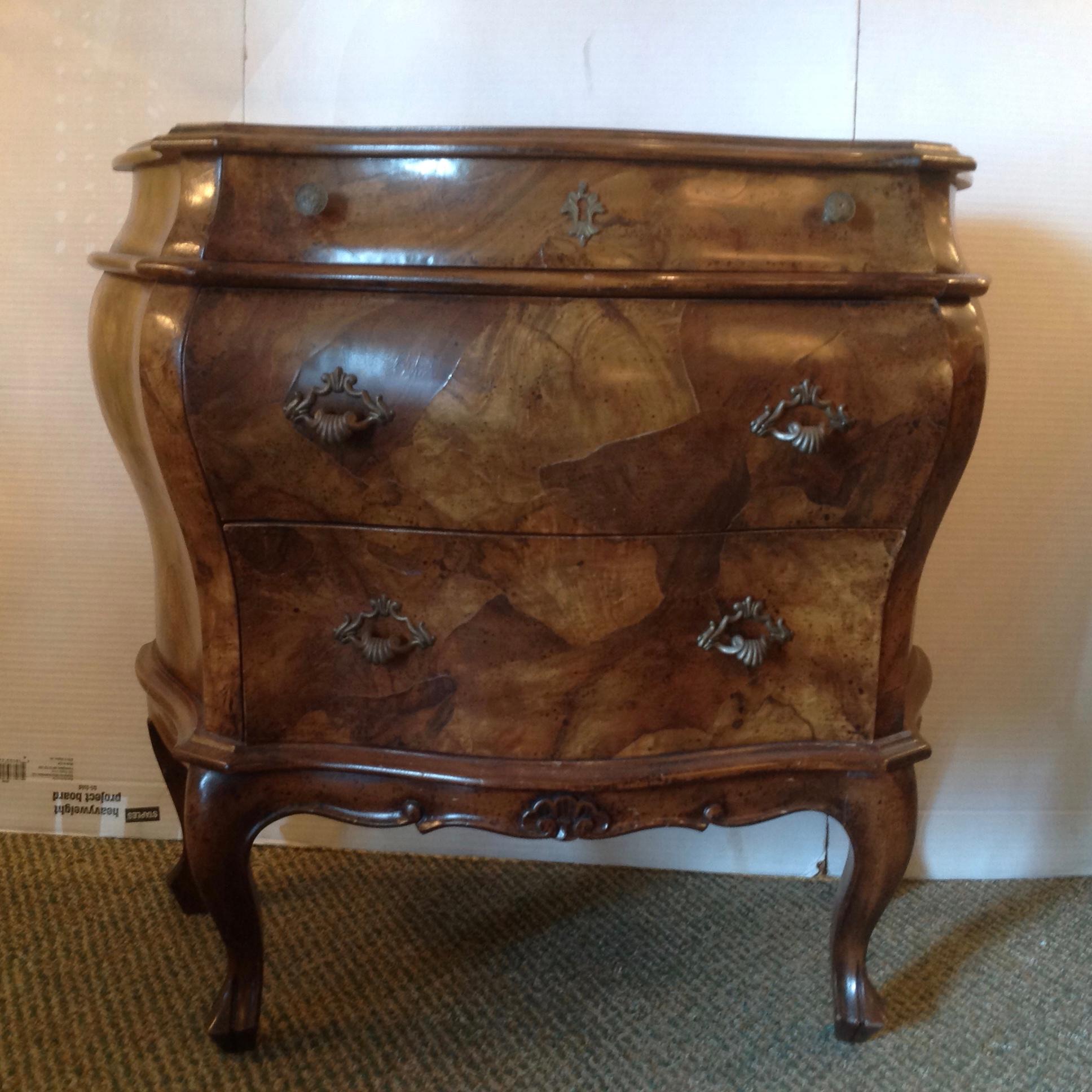 Mellow burl wood veneers, with dramatic bombe form.
An excellent midcentury petite commode.