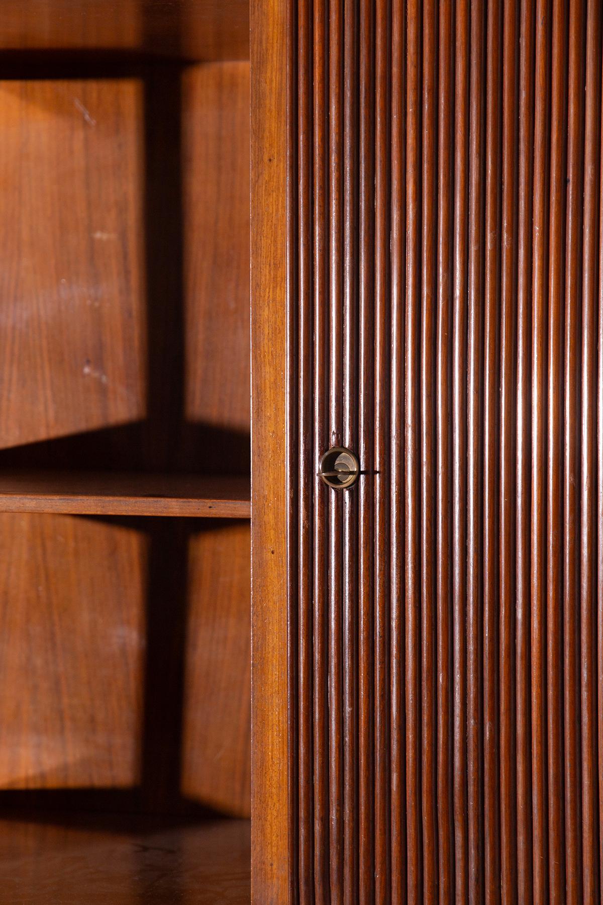 Italian bookcase cabinet in grissinato wood im Angebot 5