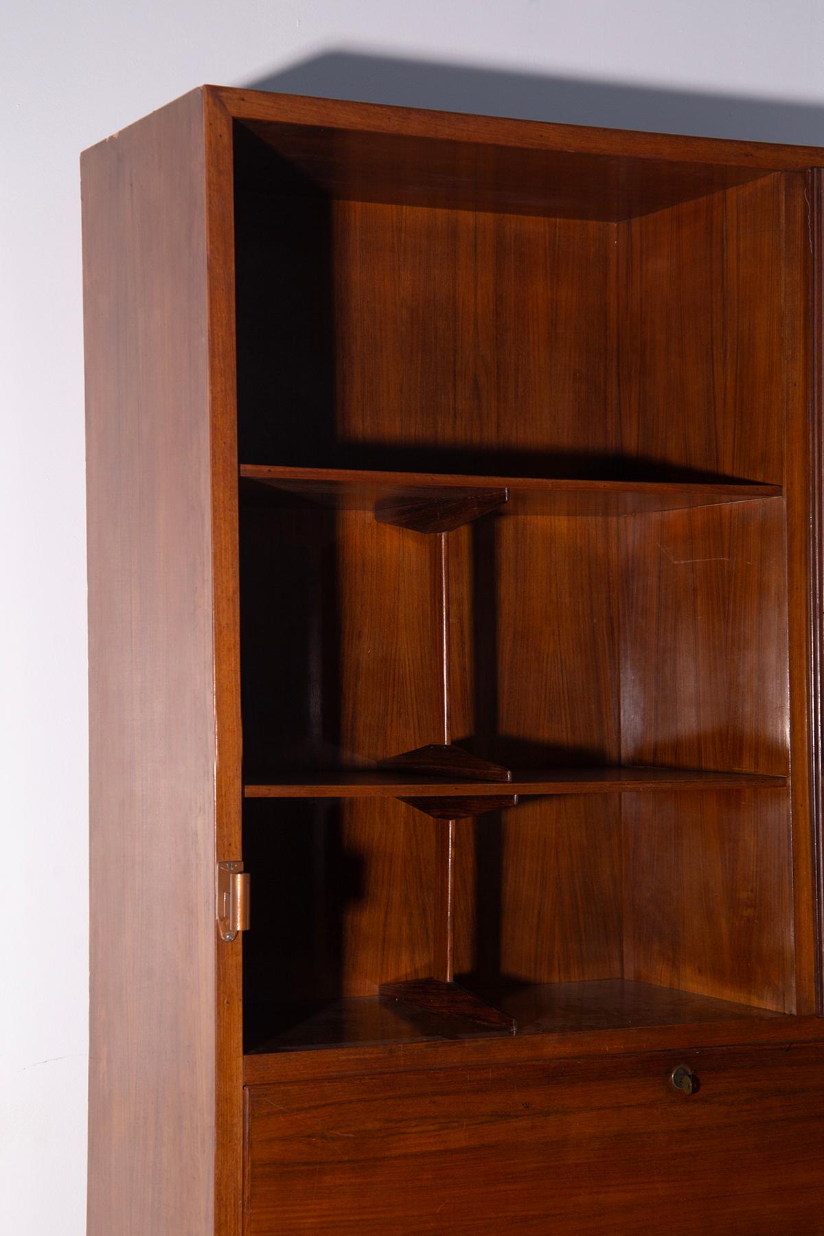 Italian bookcase cabinet in grissinato wood im Zustand „Gut“ im Angebot in Milano, IT