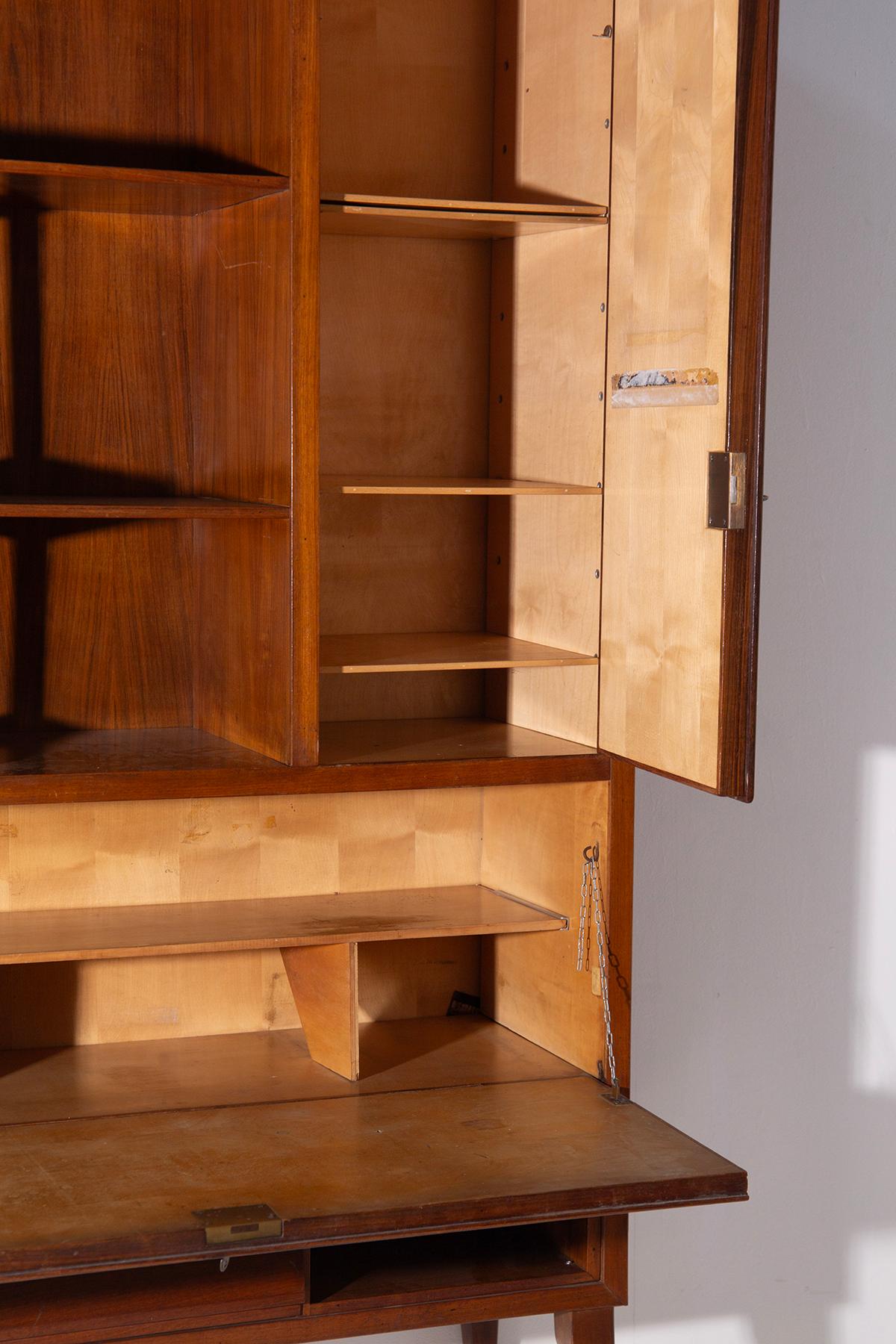 Italian bookcase cabinet in grissinato wood (Holz) im Angebot