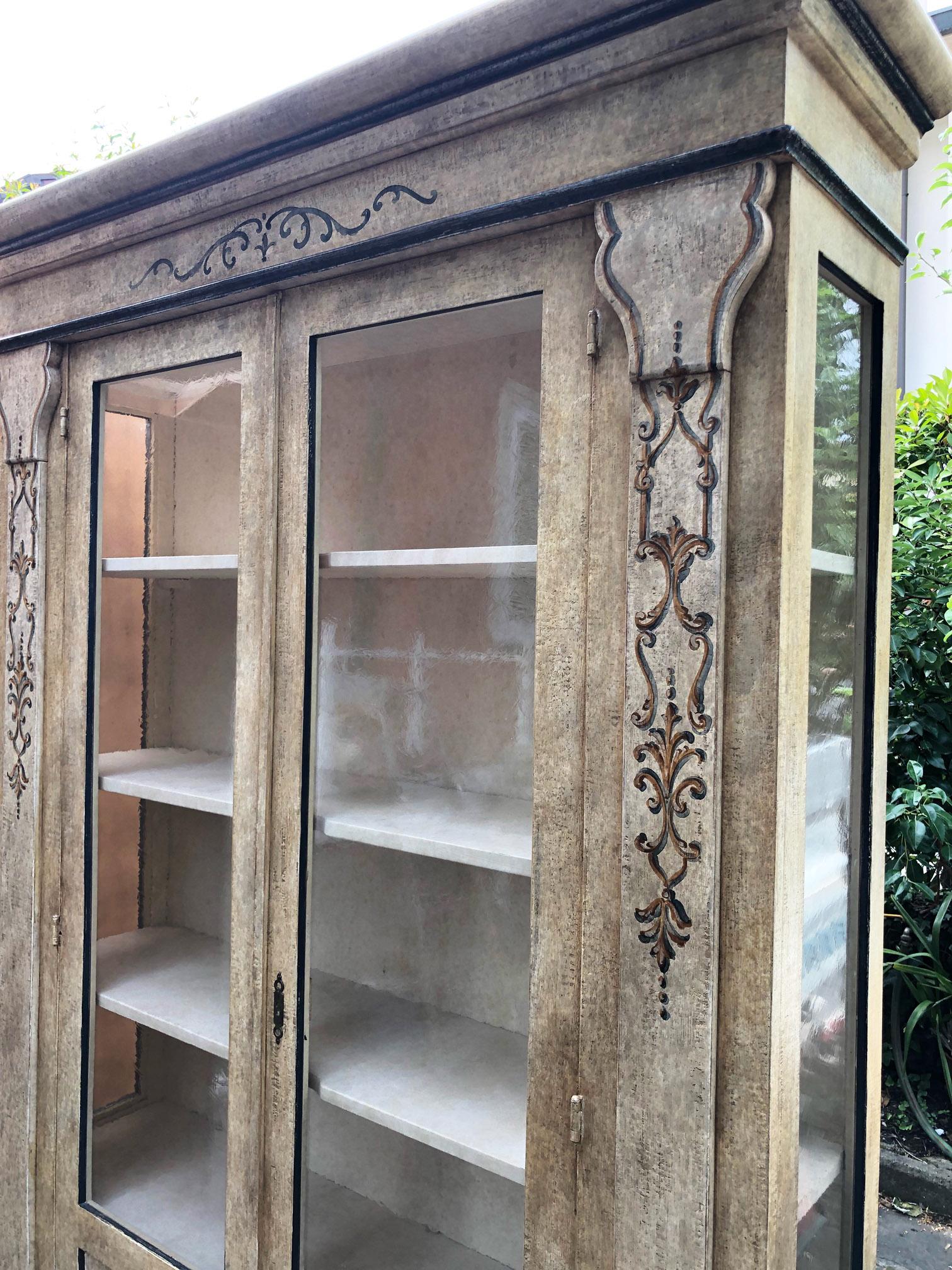 Italian bookcase in fir, with two doors, hand painted, with glass on three sides, internal shelves.
Very sturdy and elegant. 
In my warehouse I have two of these bookcases as seen in the photographs.
They are very similar, precisely because they