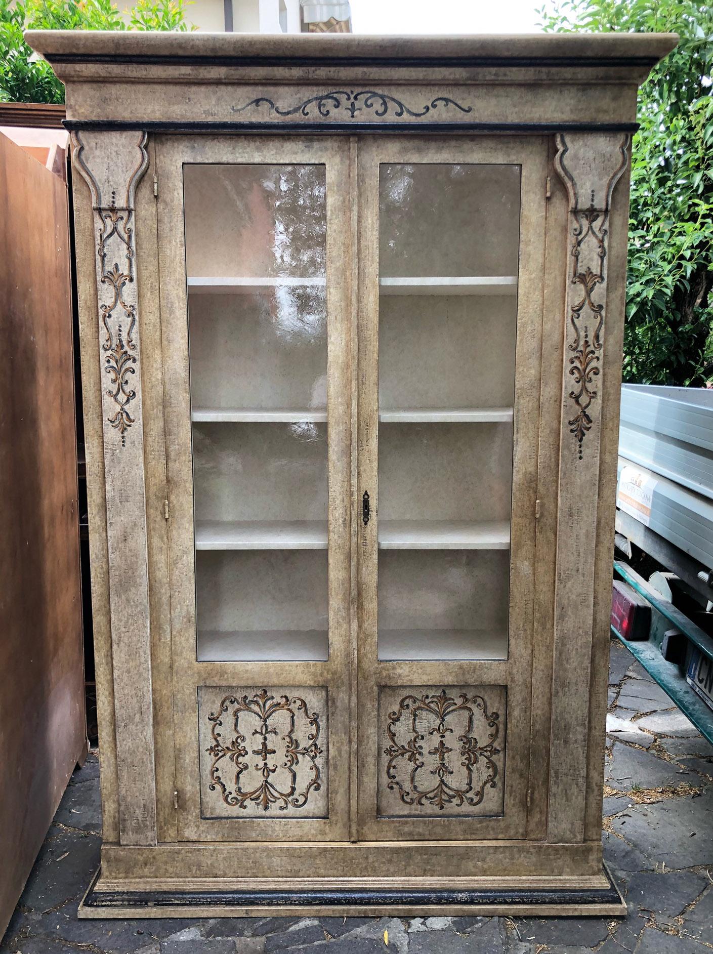 Mid-Century Modern Italian Bookcase in Fir, Hand Painted, with Glass on Three Sides For Sale
