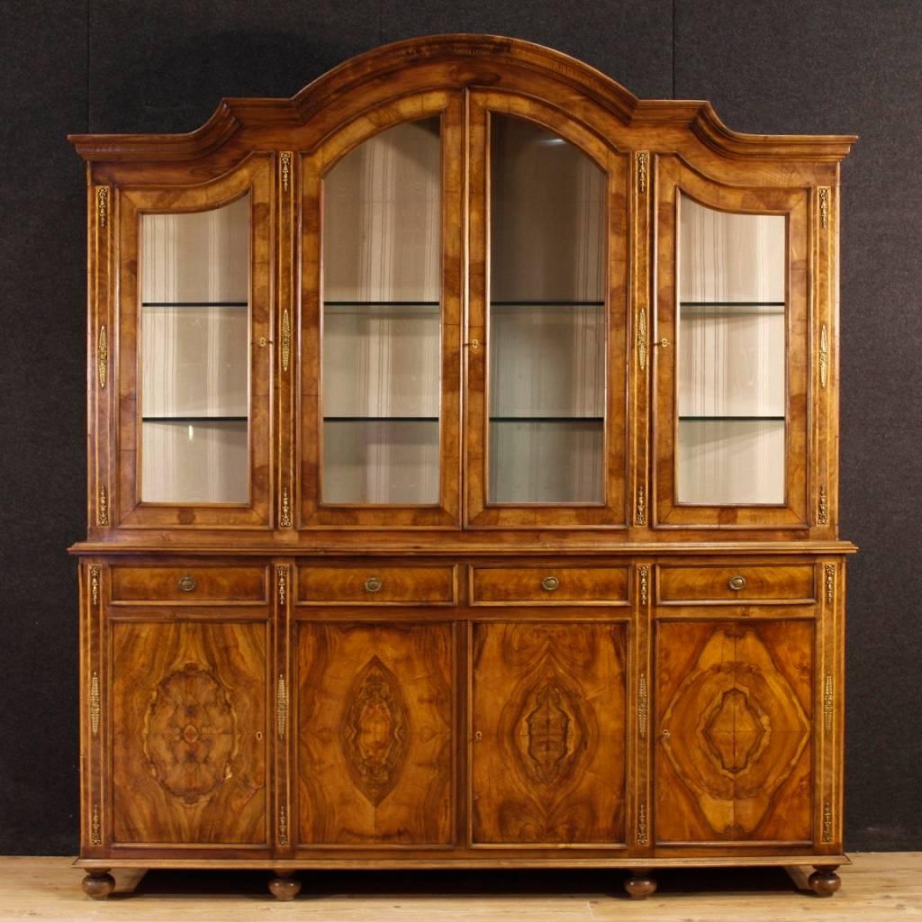 Italian Bookcase in Walnut and Burl Wood from 20th Century In Good Condition In Vicoforte, Piedmont