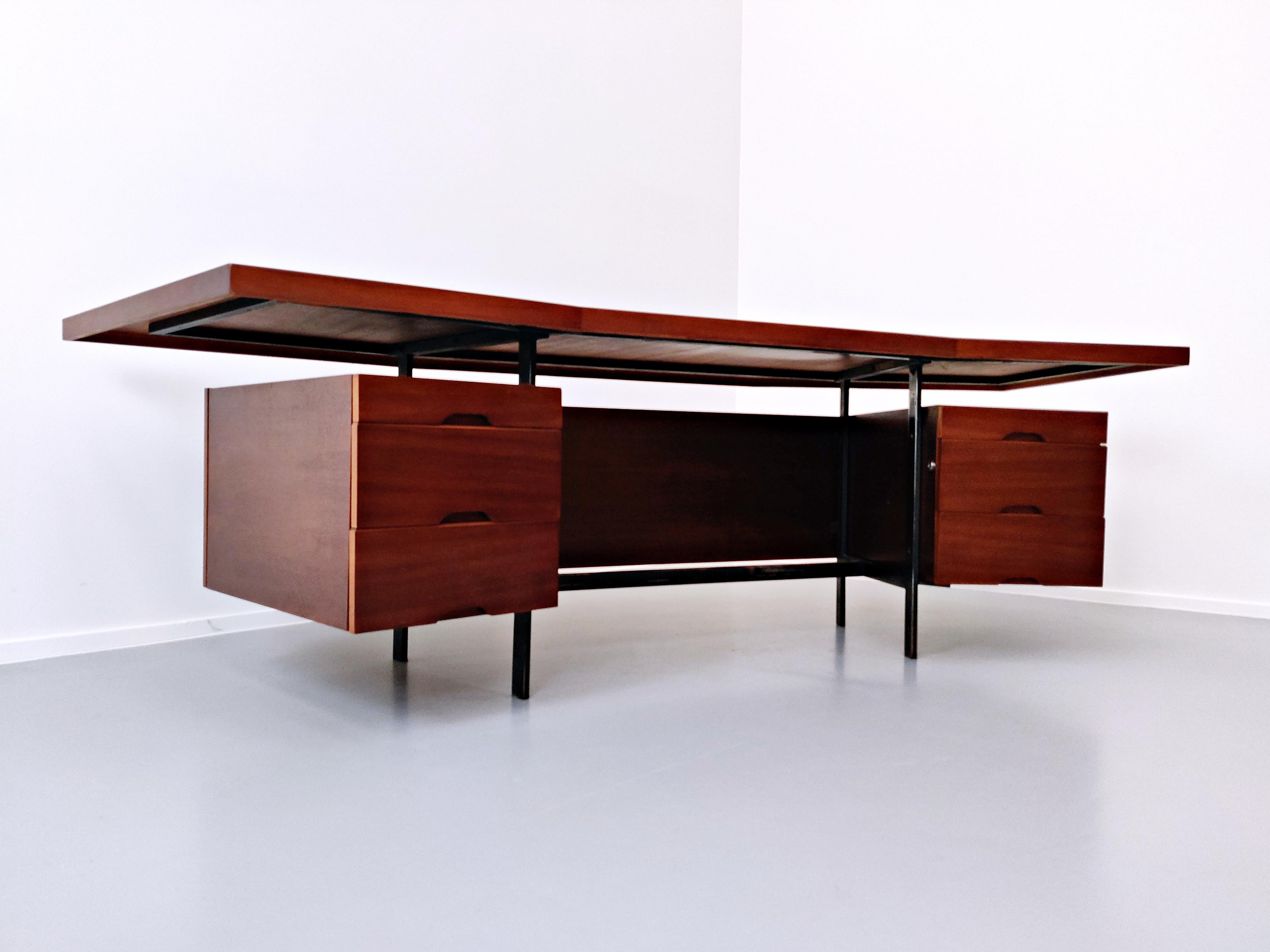 Italian Boomerang Desk, 1960s In Good Condition In Brussels, BE