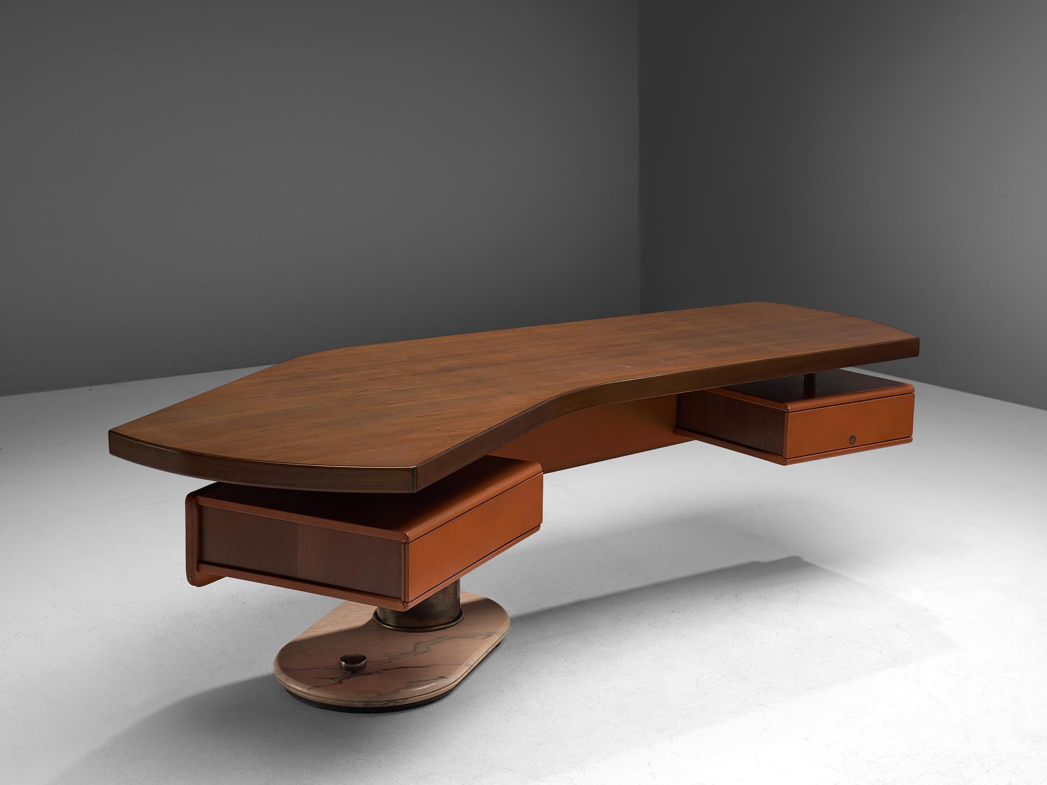 Schirolli Renzo, Schreibtisch, Holz, Kunstleder, Messing und Marmor, Italien, 1960er Jahre

Dieser außergewöhnliche Bumerang-Schreibtisch, der in den 1960er Jahren von Schirolli hergestellt wurde, hat ein einzigartiges und verspieltes Design. Das