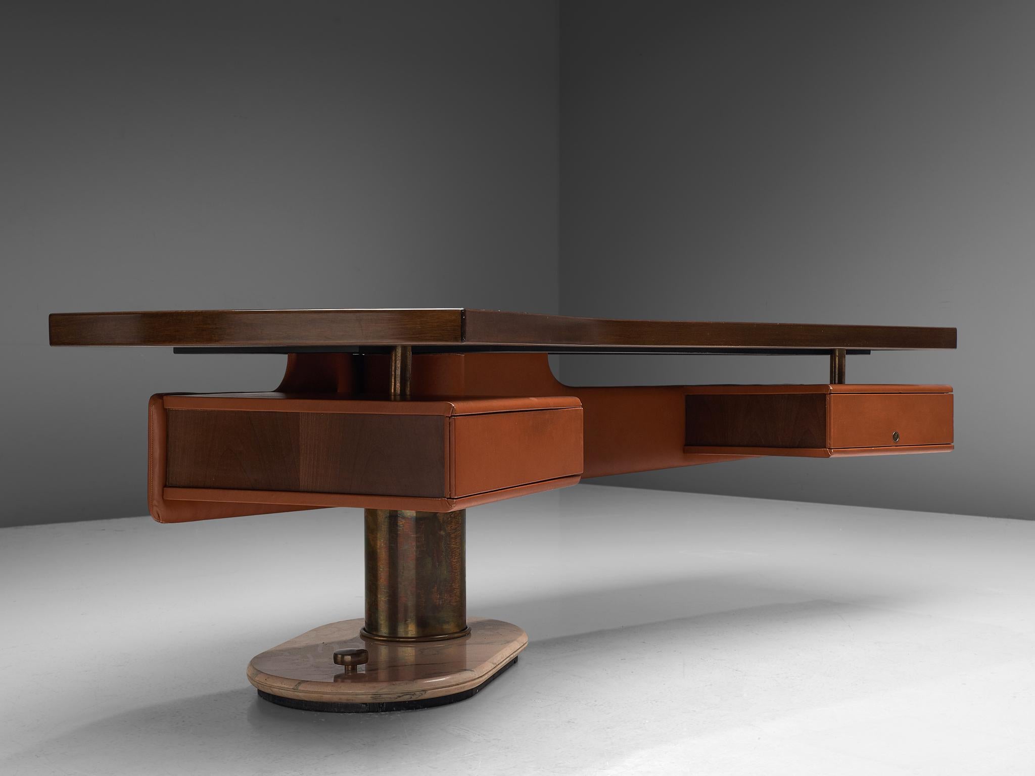 Schirolli Boomerang-Schreibtisch aus Holz, Italien, 1960er Jahre. (Moderne der Mitte des Jahrhunderts)