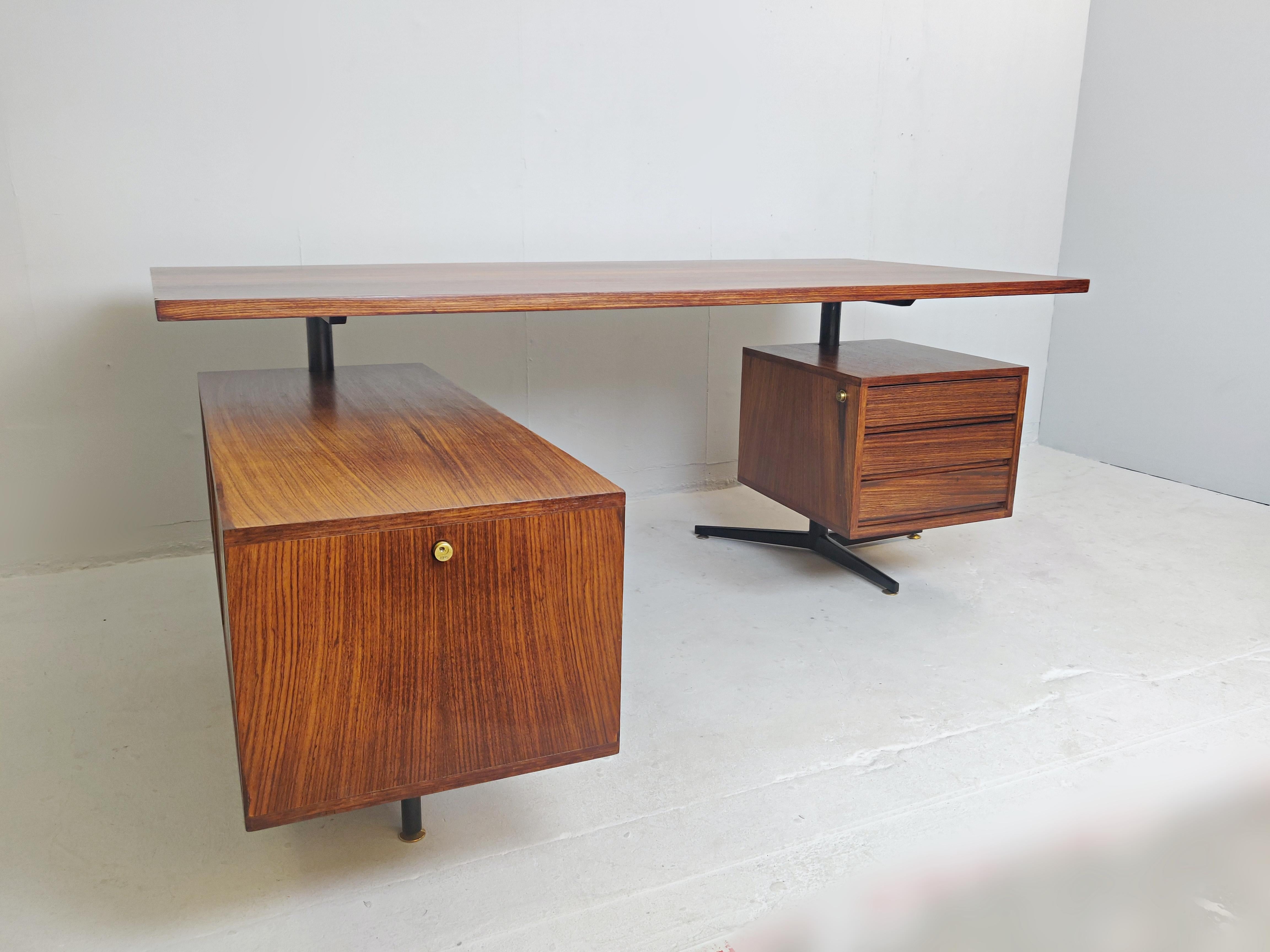 Mid-Century Modern Italian Boomerang Rosewood Desk by Osvaldo Borsani, 1960s