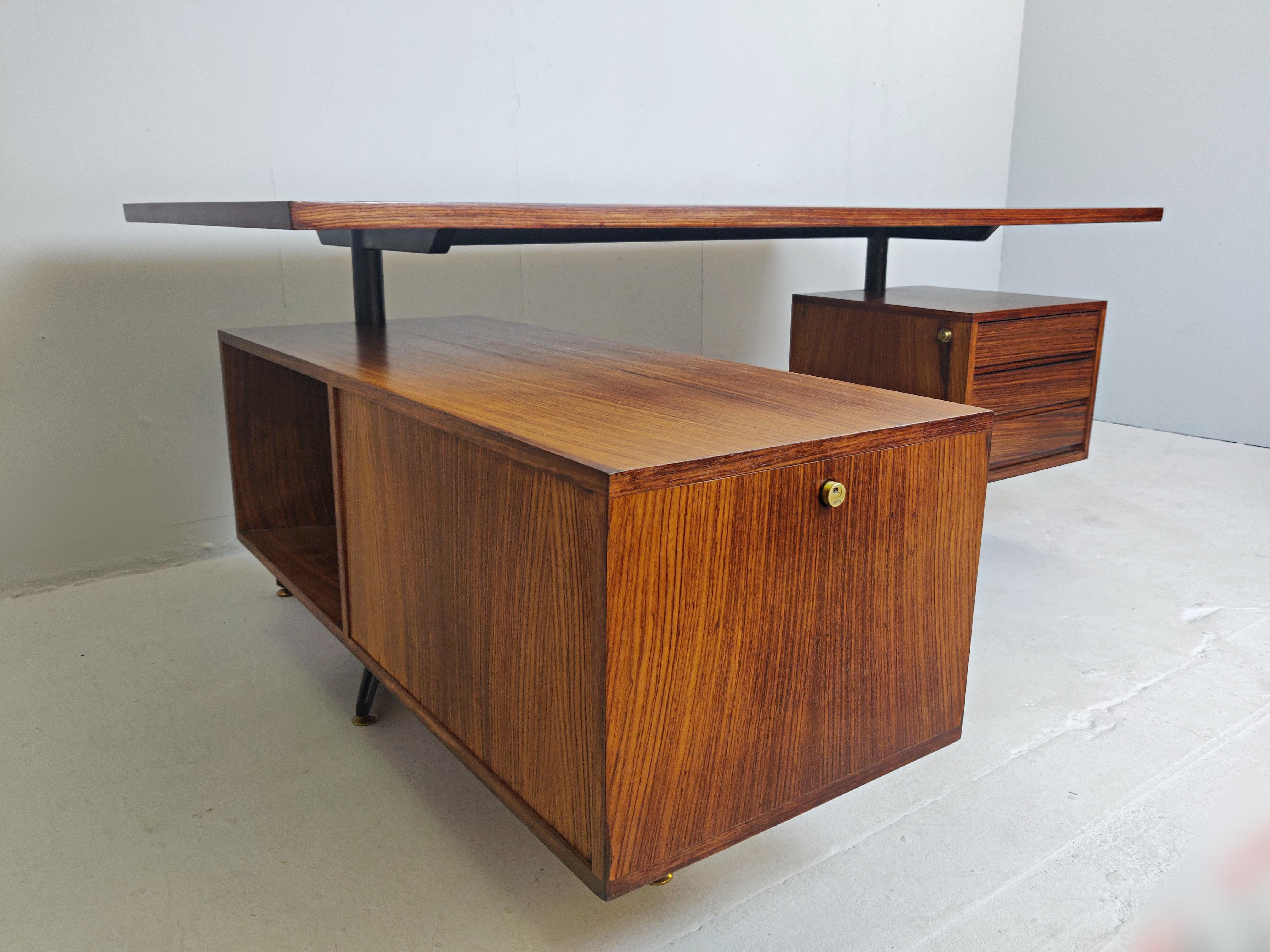 Mid-20th Century Italian Boomerang Rosewood Desk by Osvaldo Borsani, 1960s