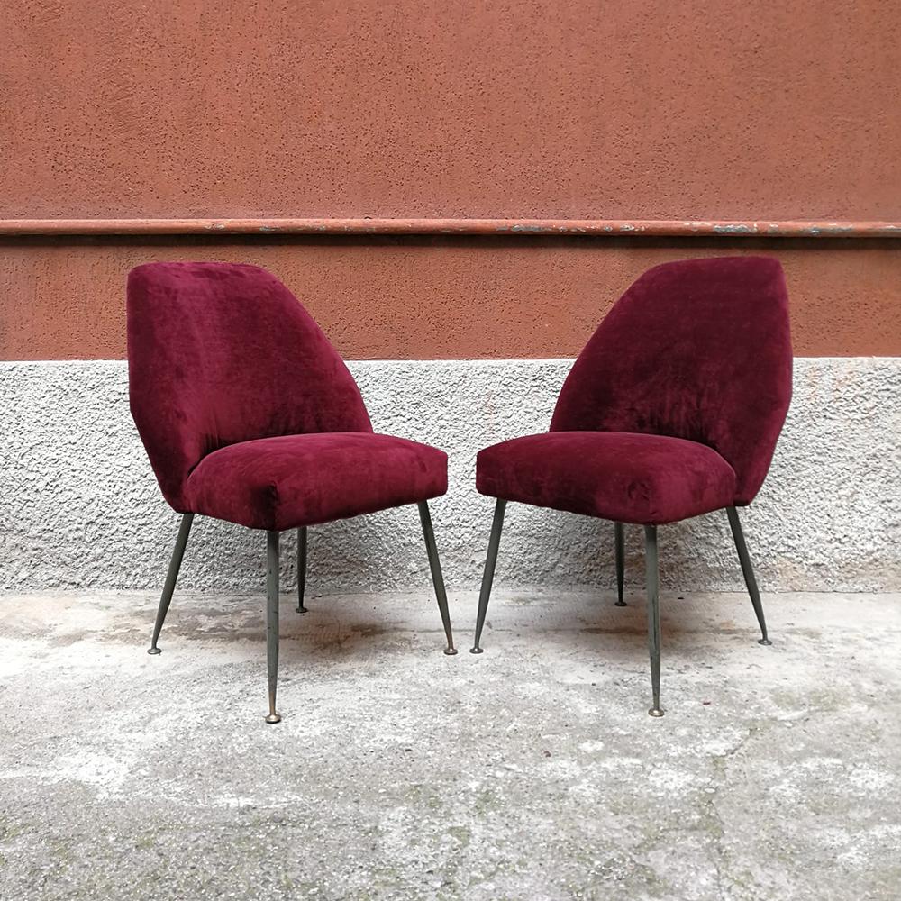 Italian Bordeaux velvet Campanula chair by Carlo Pagani for Arflex, 1952
Rare campanula chairs designed by Carlo Pagani and produced by Arflex in 1952. This armchair is made with a brass leg structure with the original padding in plastic foam and