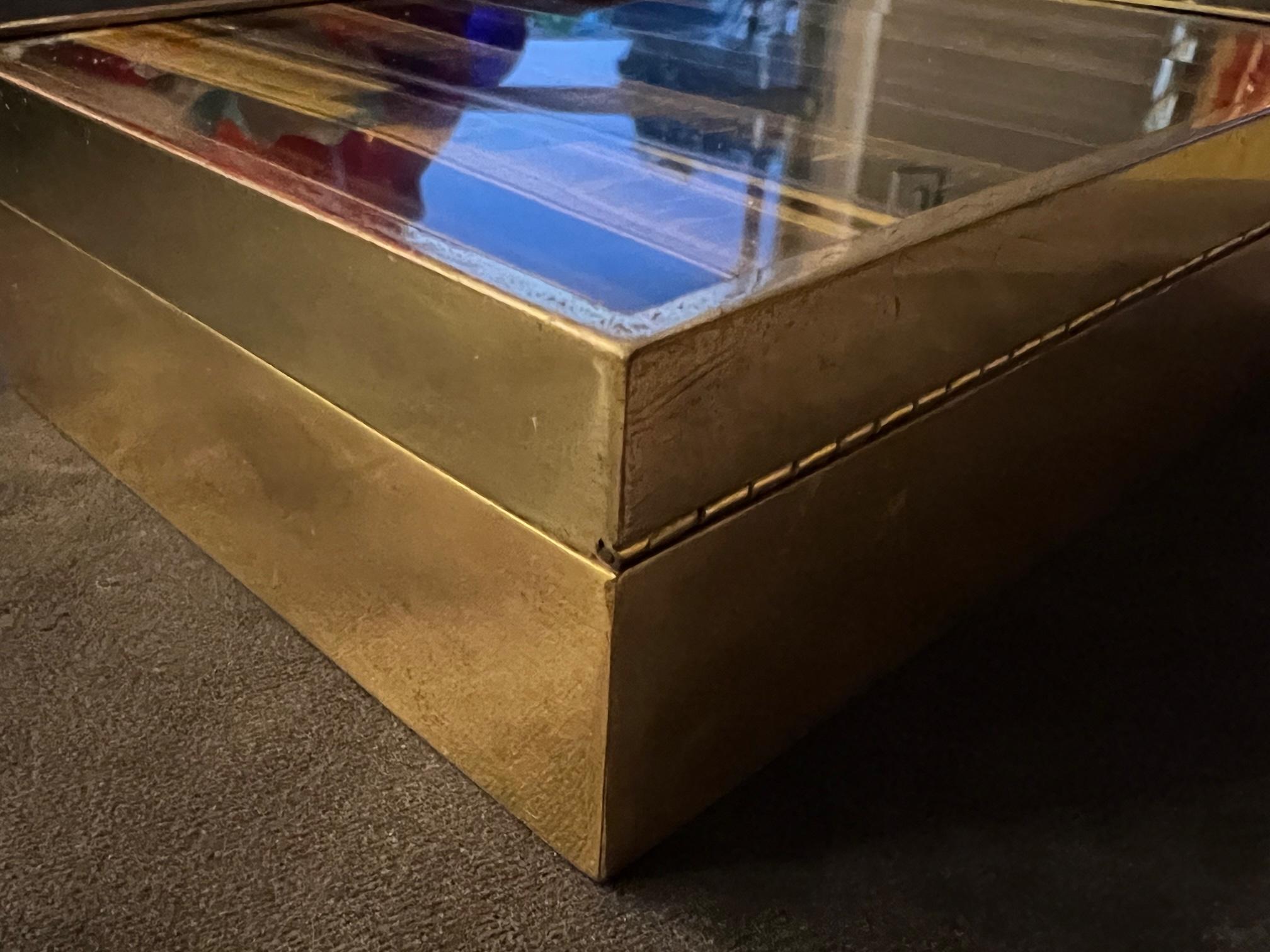 Late 20th Century Italian Box In Brass And Tiger's Eye For Sale