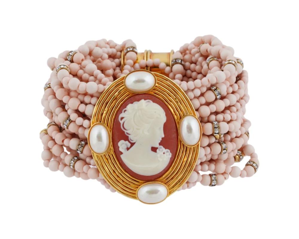 Italian Bracelet With Cameo By Valentino Garavani In Good Condition For Sale In New York, NY