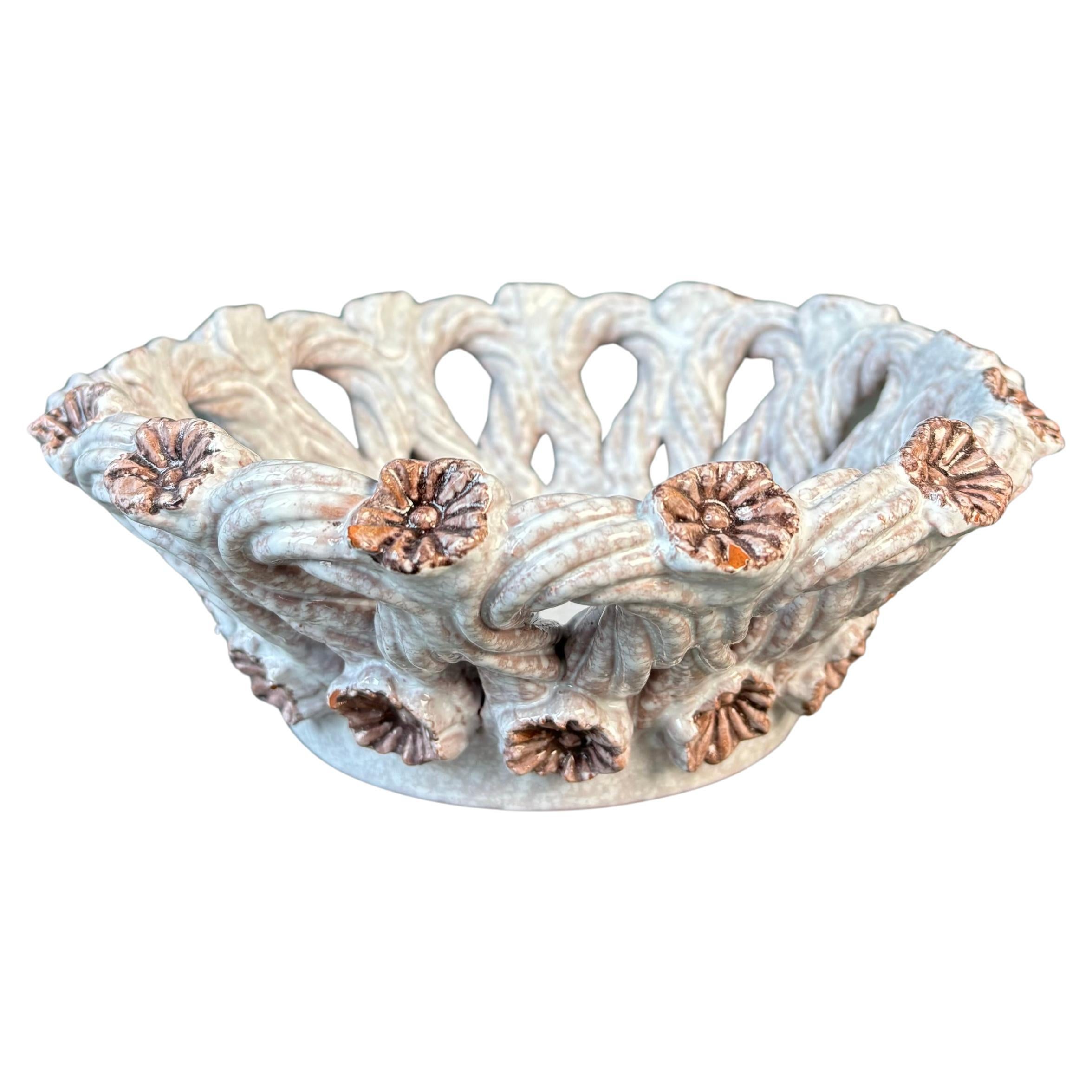 Ciotola decorativa italiana in ceramica intrecciata degli anni '50 in vendita