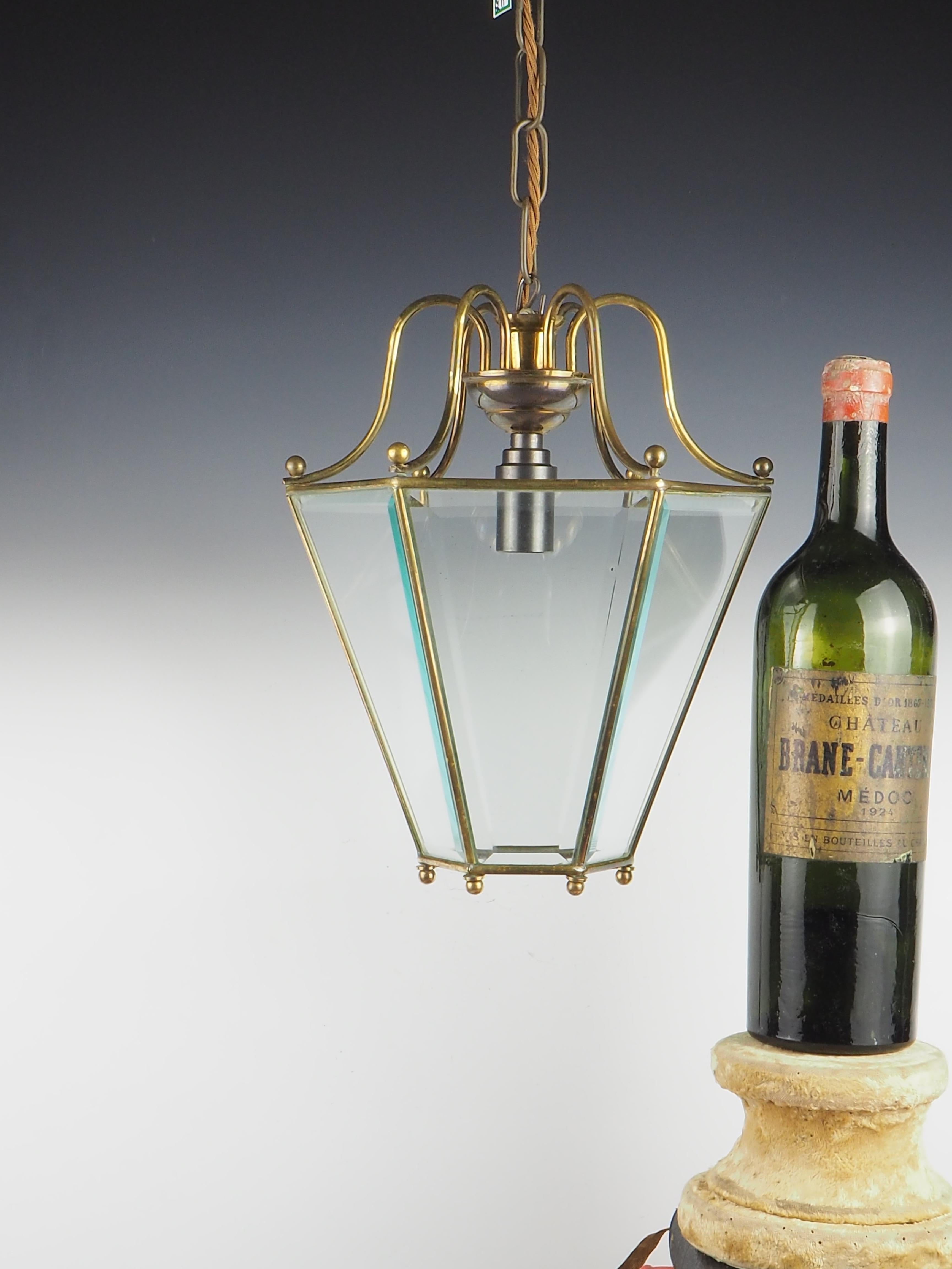 Farol hexagonal italiano de latón y cristal biselado según Adolf Loos, años 50 Italiano en venta