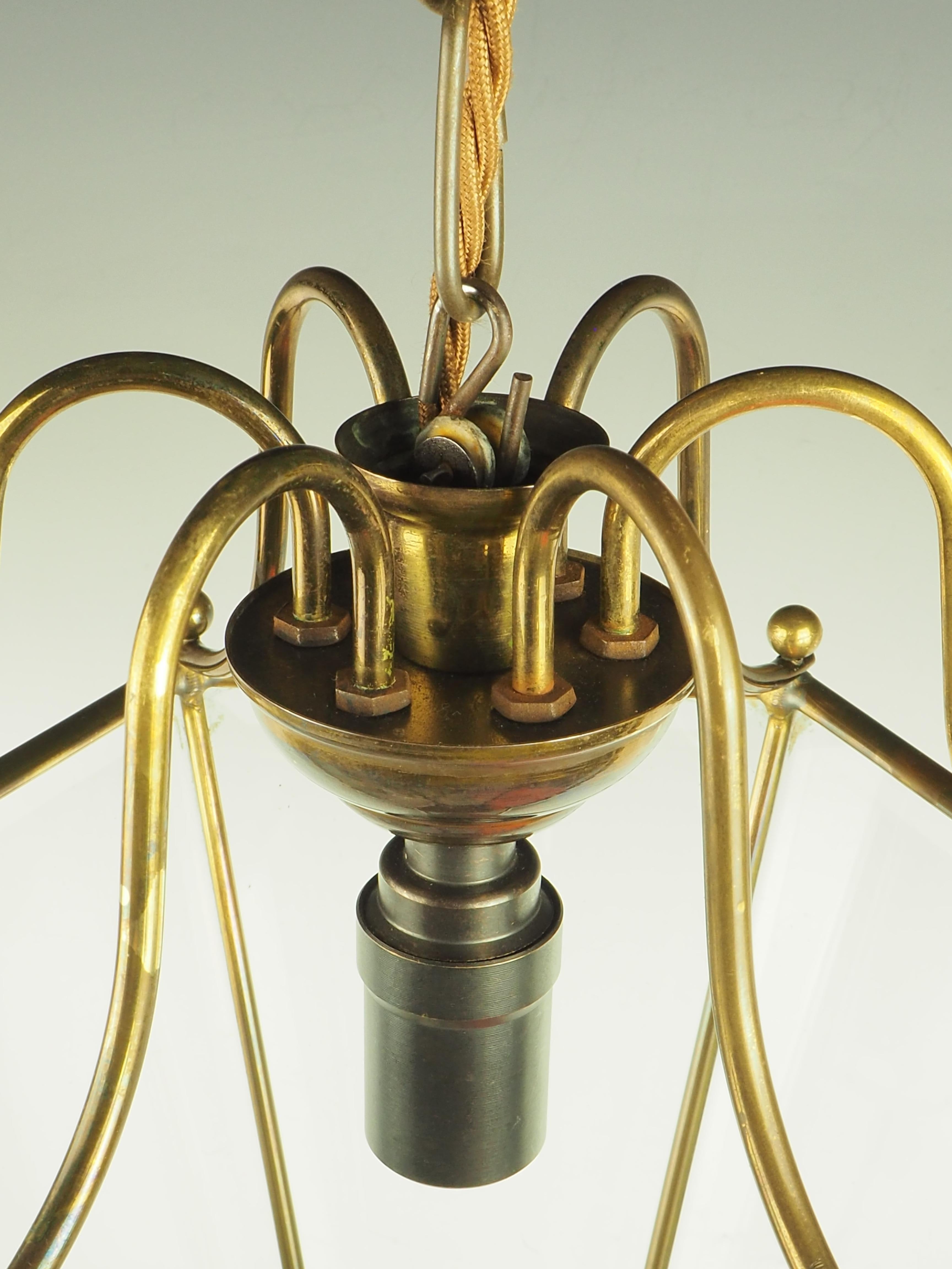 Farol hexagonal italiano de latón y cristal biselado según Adolf Loos, años 50 en venta 2