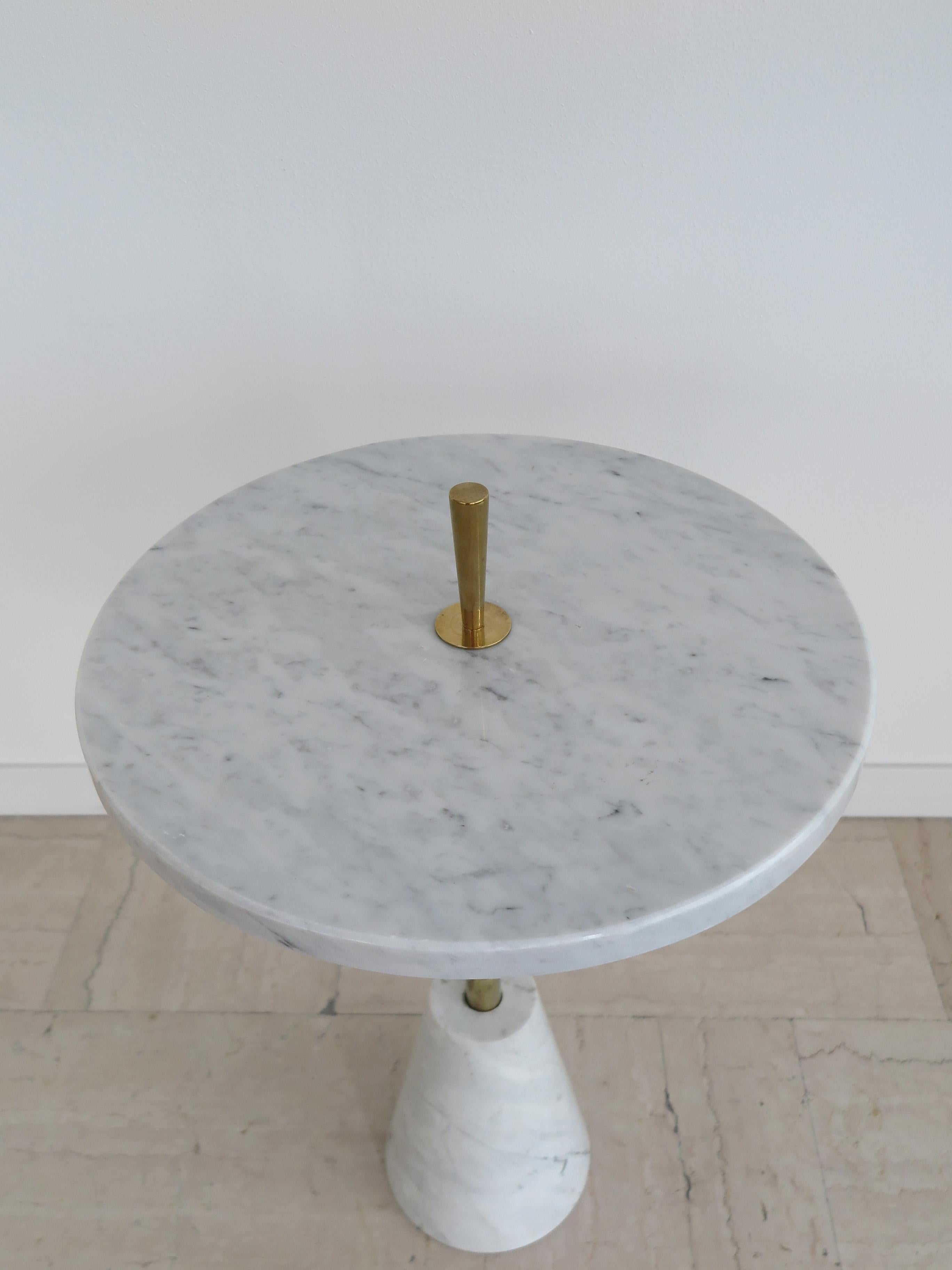 Italian Brass and Carrara Marble Coffe Table, 1970s In Good Condition For Sale In Reggio Emilia, IT