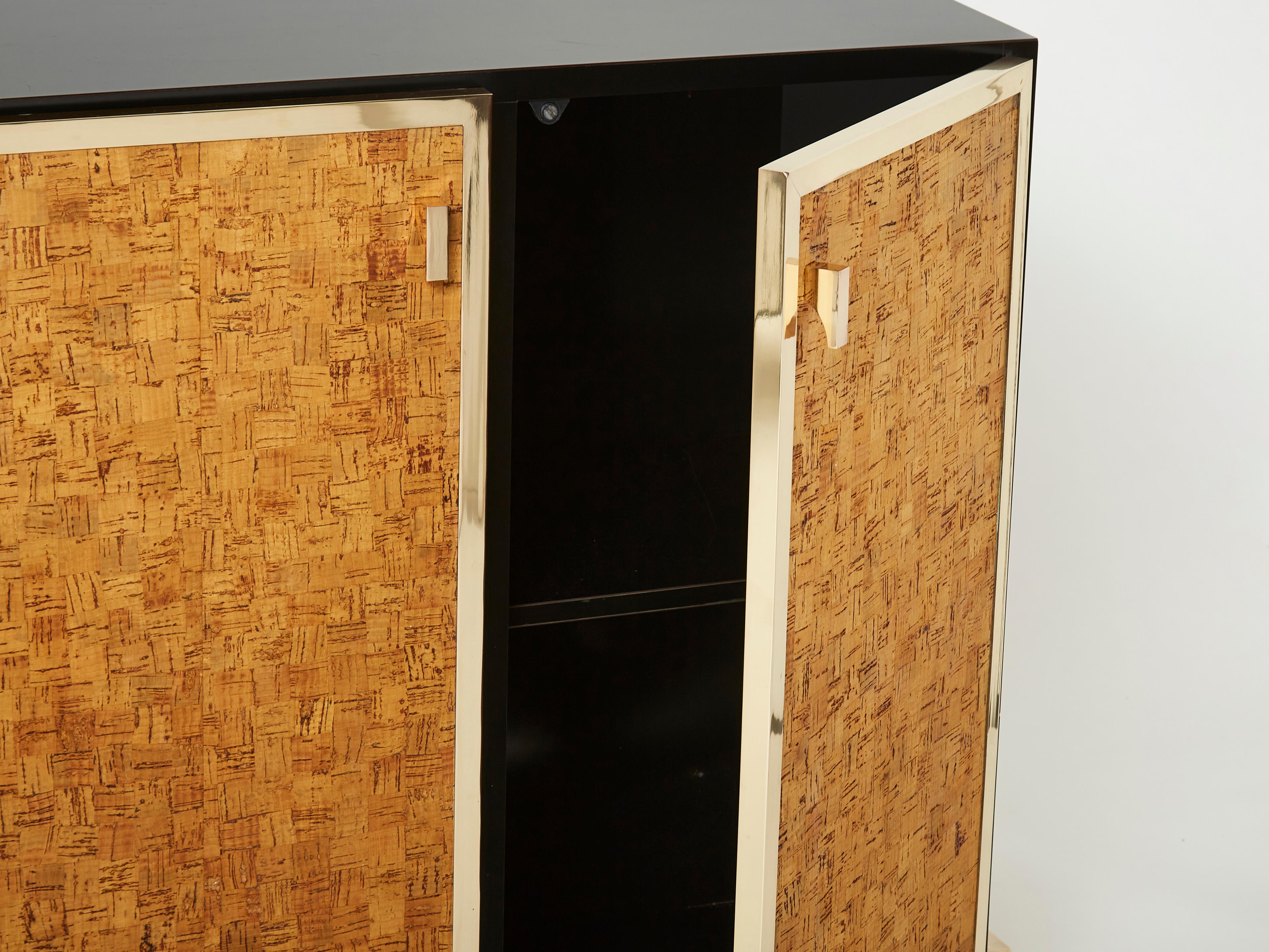 Credenza italiana in ottone e intarsio di sughero anni '70 in vendita 10