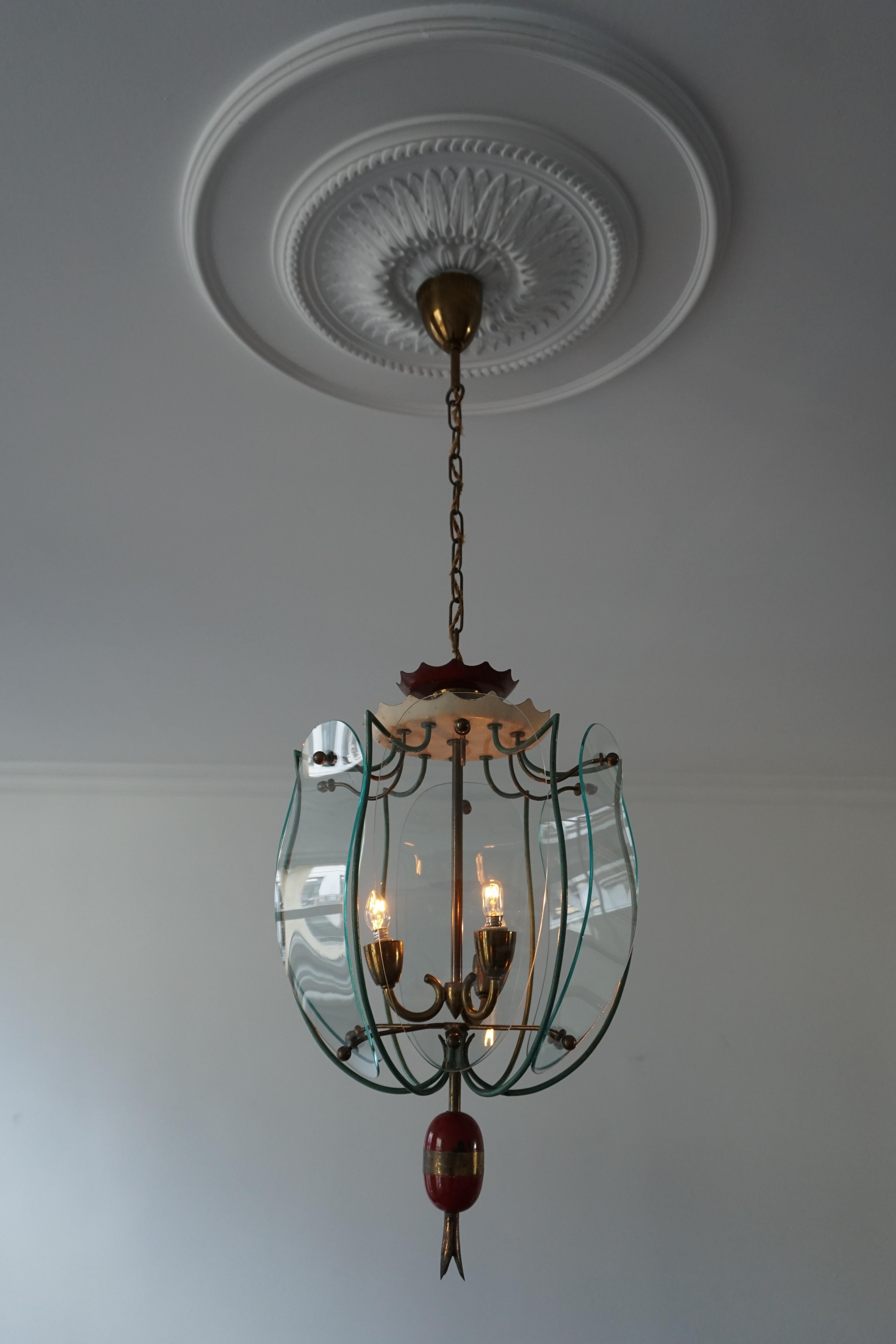 Beautiful elegant Italian 1950s ceiling lamp in brass and curved glass.

The light requires tree single E14 screw fit lightbulbs (60Watt max.) LED compatible.

Measures: Diameter 30 cm.
Height fixture 50 cm.
Total height 95 cm.