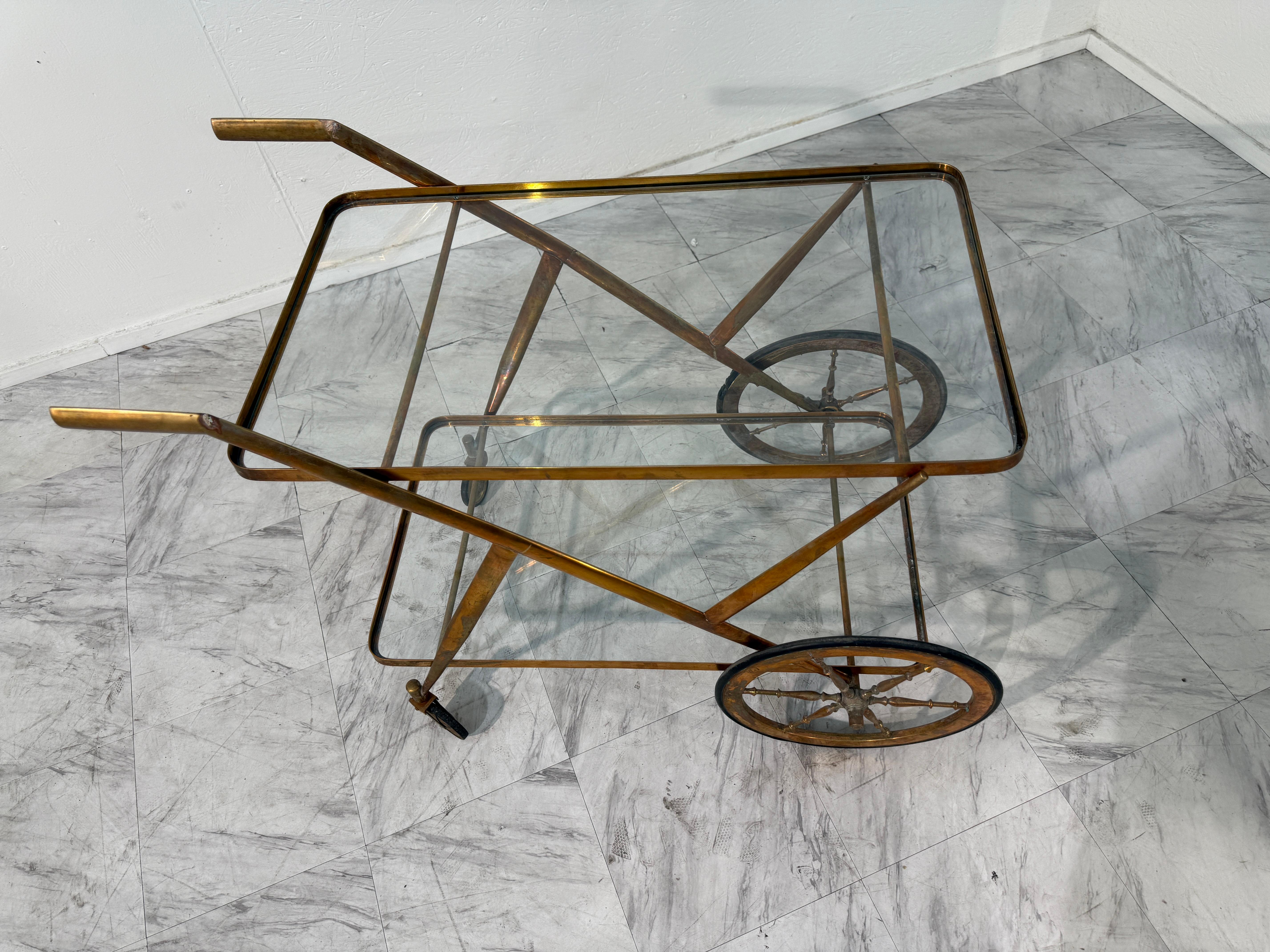 Italienischer Barwagen aus Messing und Glas, 1960er Jahre (Moderne) im Angebot