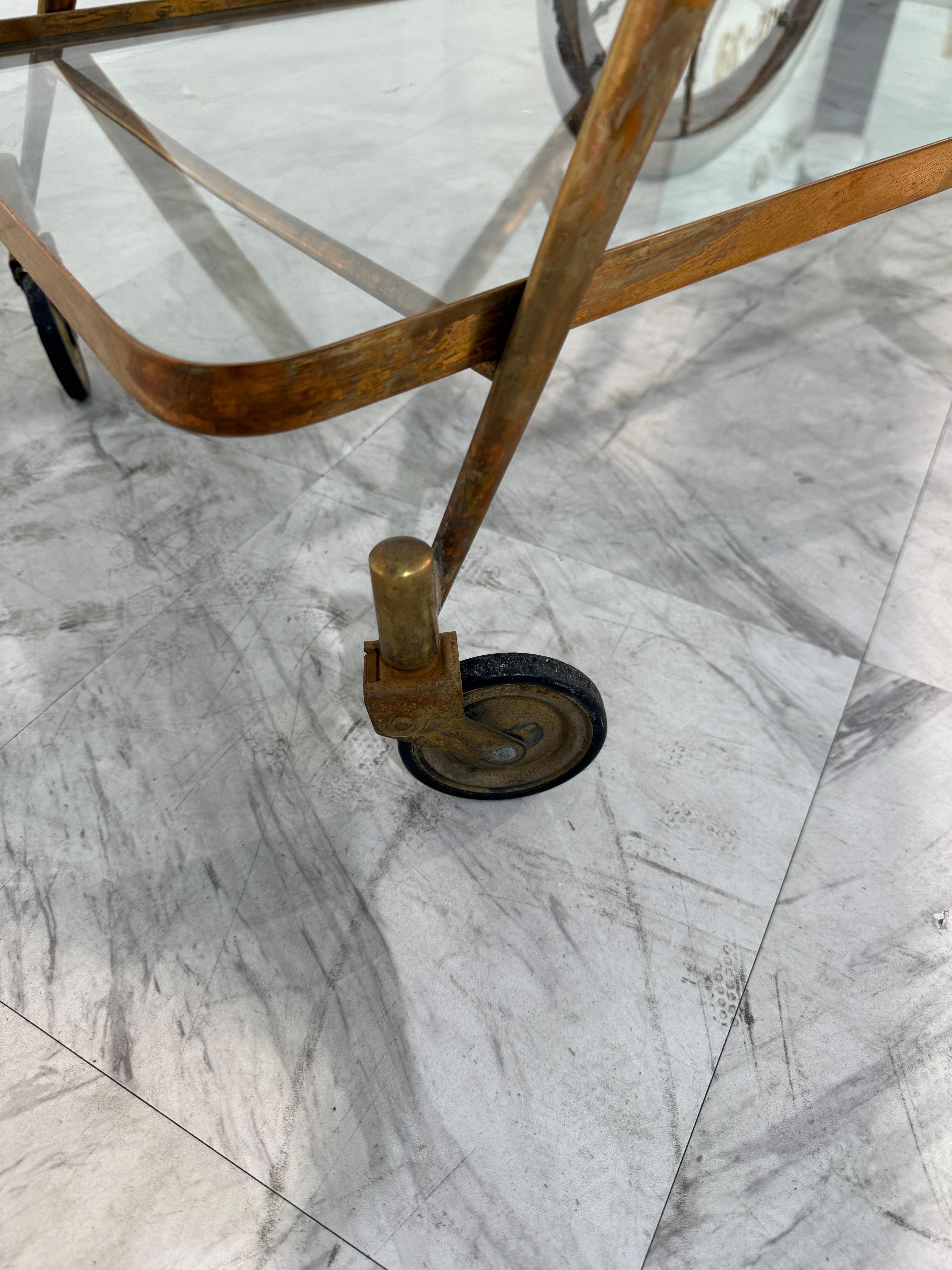 Italienischer Barwagen aus Messing und Glas, 1960er Jahre im Angebot 1