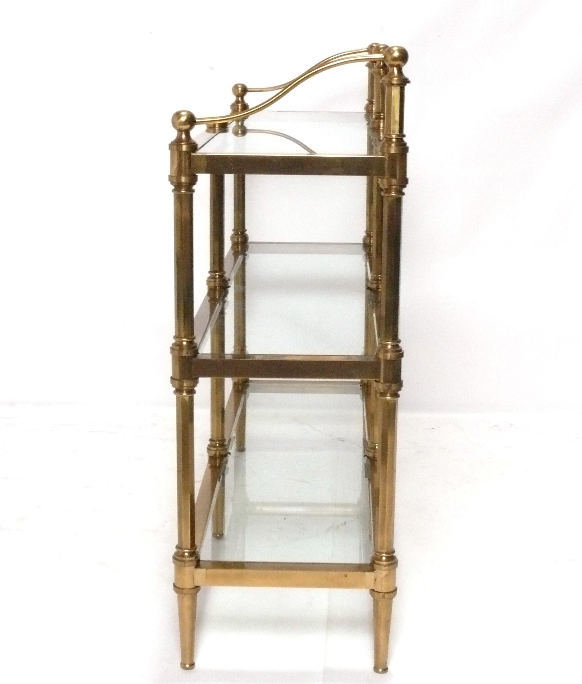 Italienisches Bücherregal aus Messing und Glas, ca. 1960er Jahre (Moderne der Mitte des Jahrhunderts) im Angebot