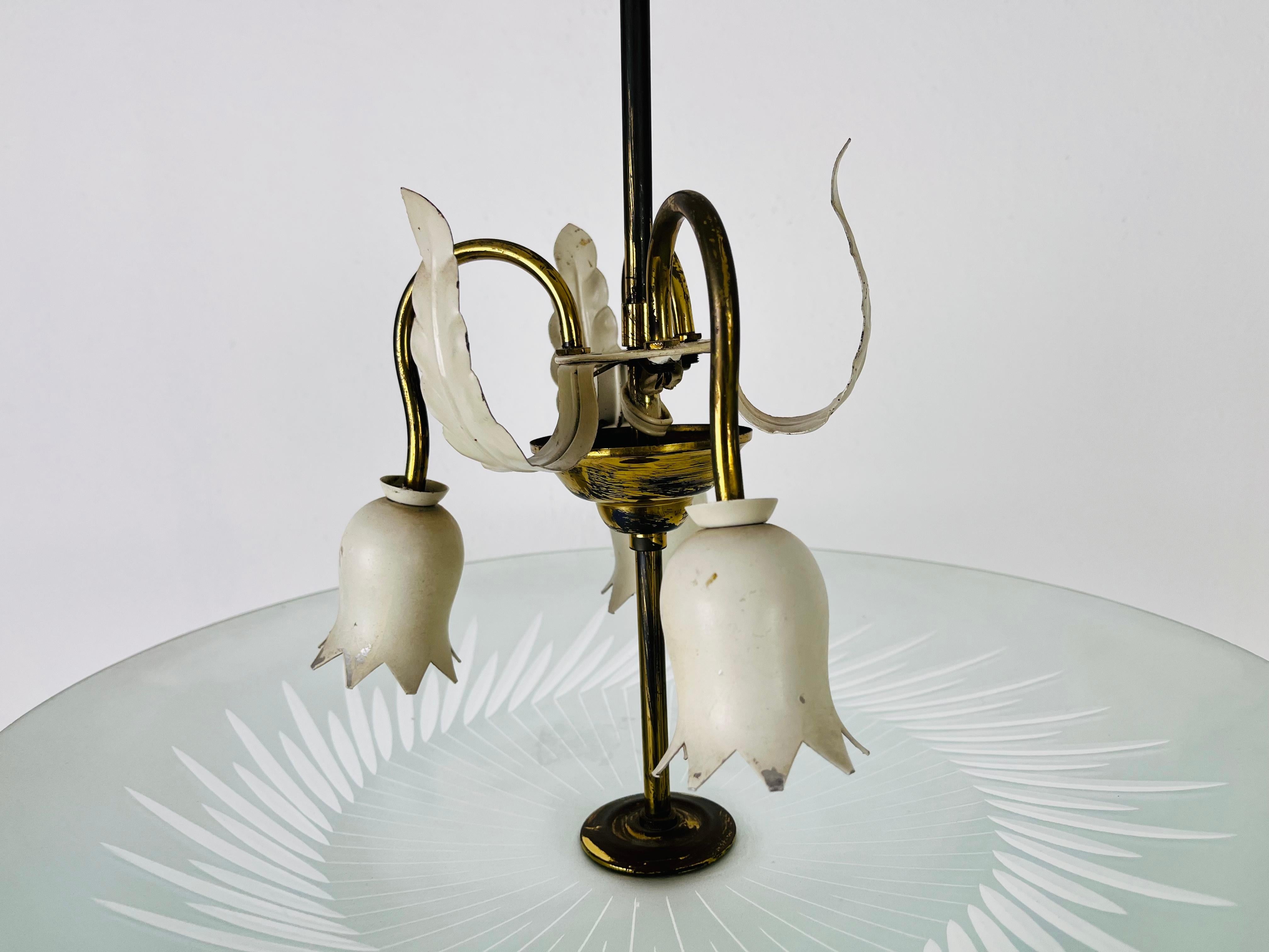 Italian Brass and Glass Chandelier in the Style of Pietro Chiesa, 1950s For Sale 4