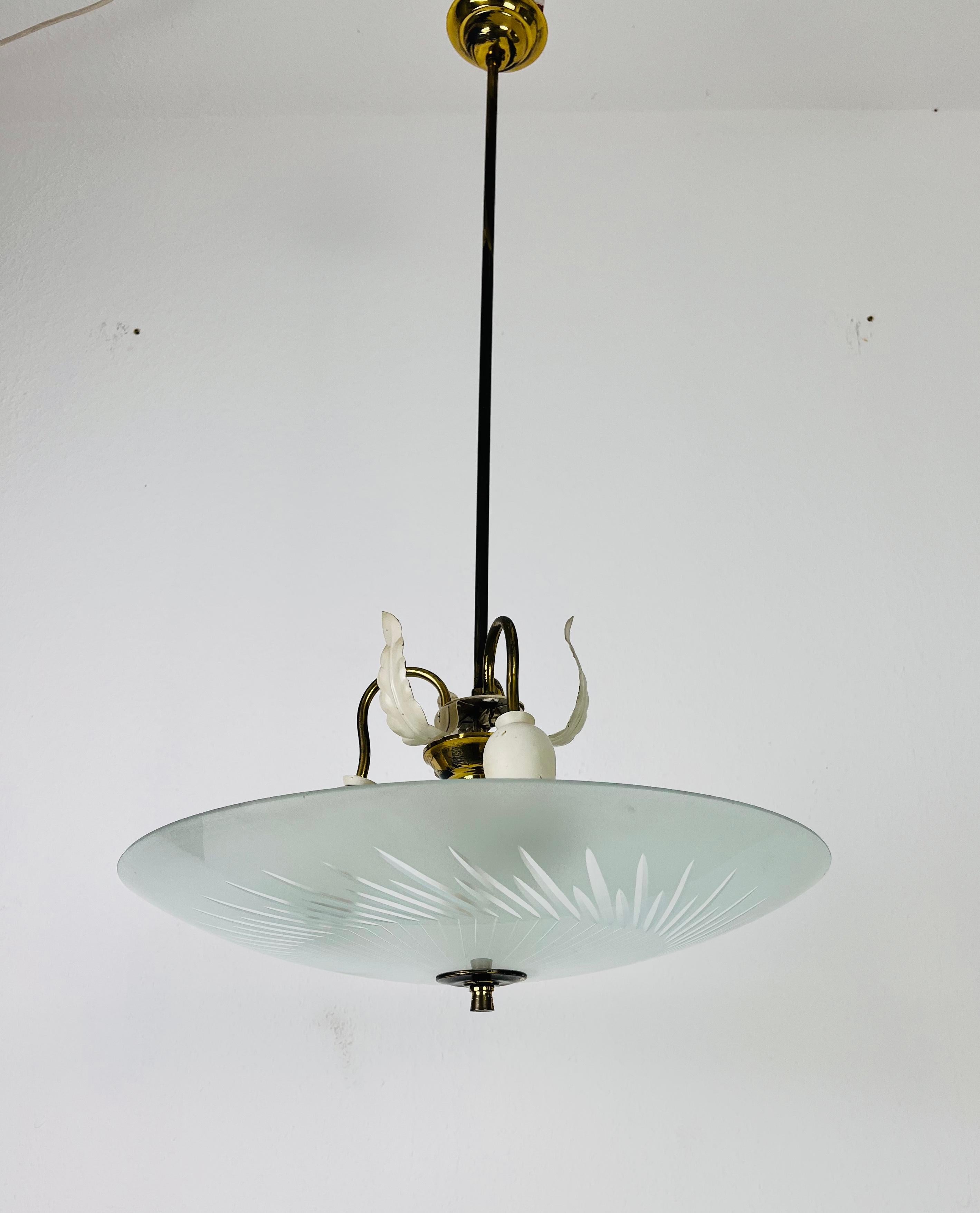 Mid-Century Modern Italian Brass and Glass Chandelier in the Style of Pietro Chiesa, 1950s For Sale