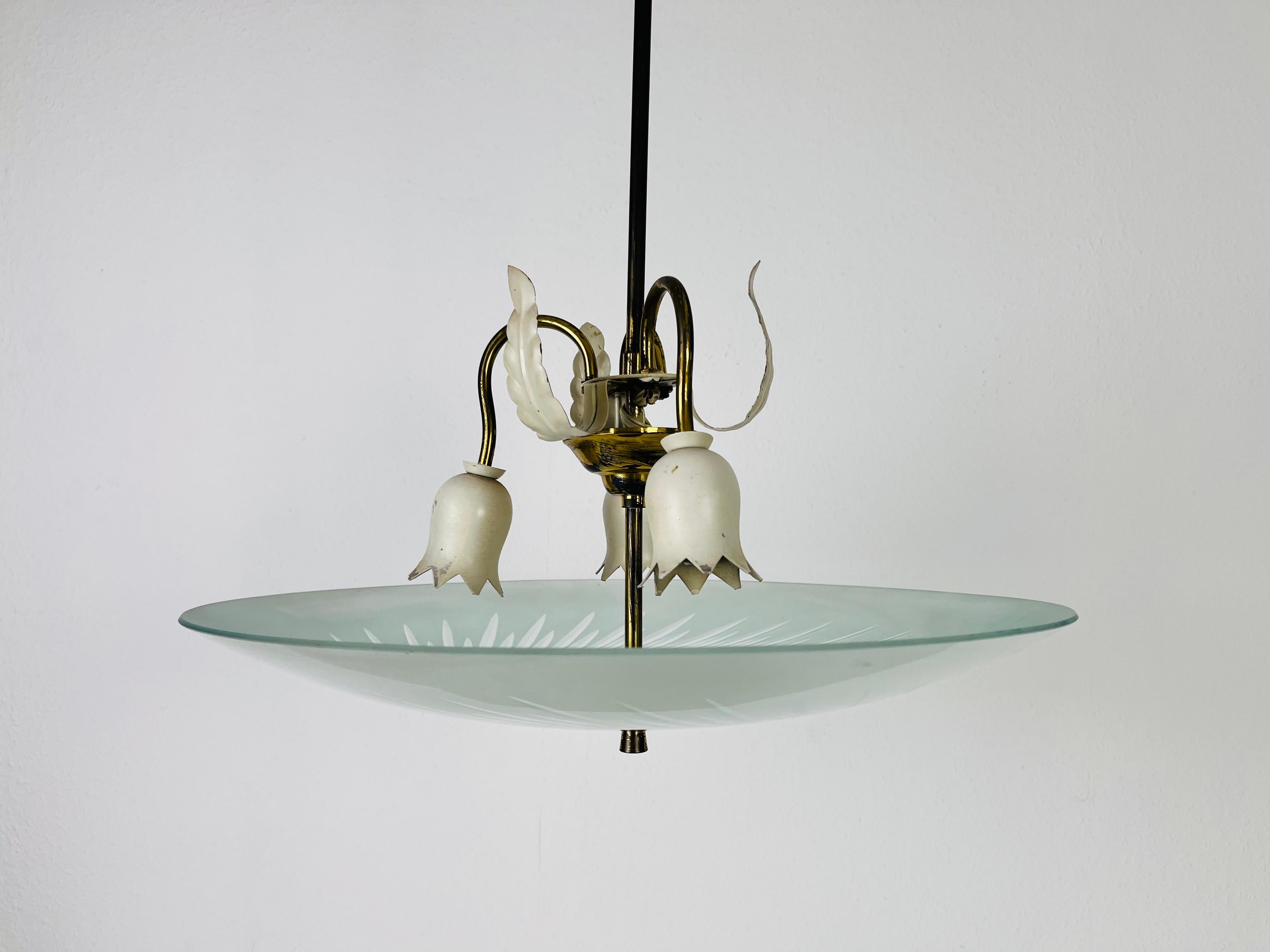 Italian Brass and Glass Chandelier in the Style of Pietro Chiesa, 1950s For Sale 3