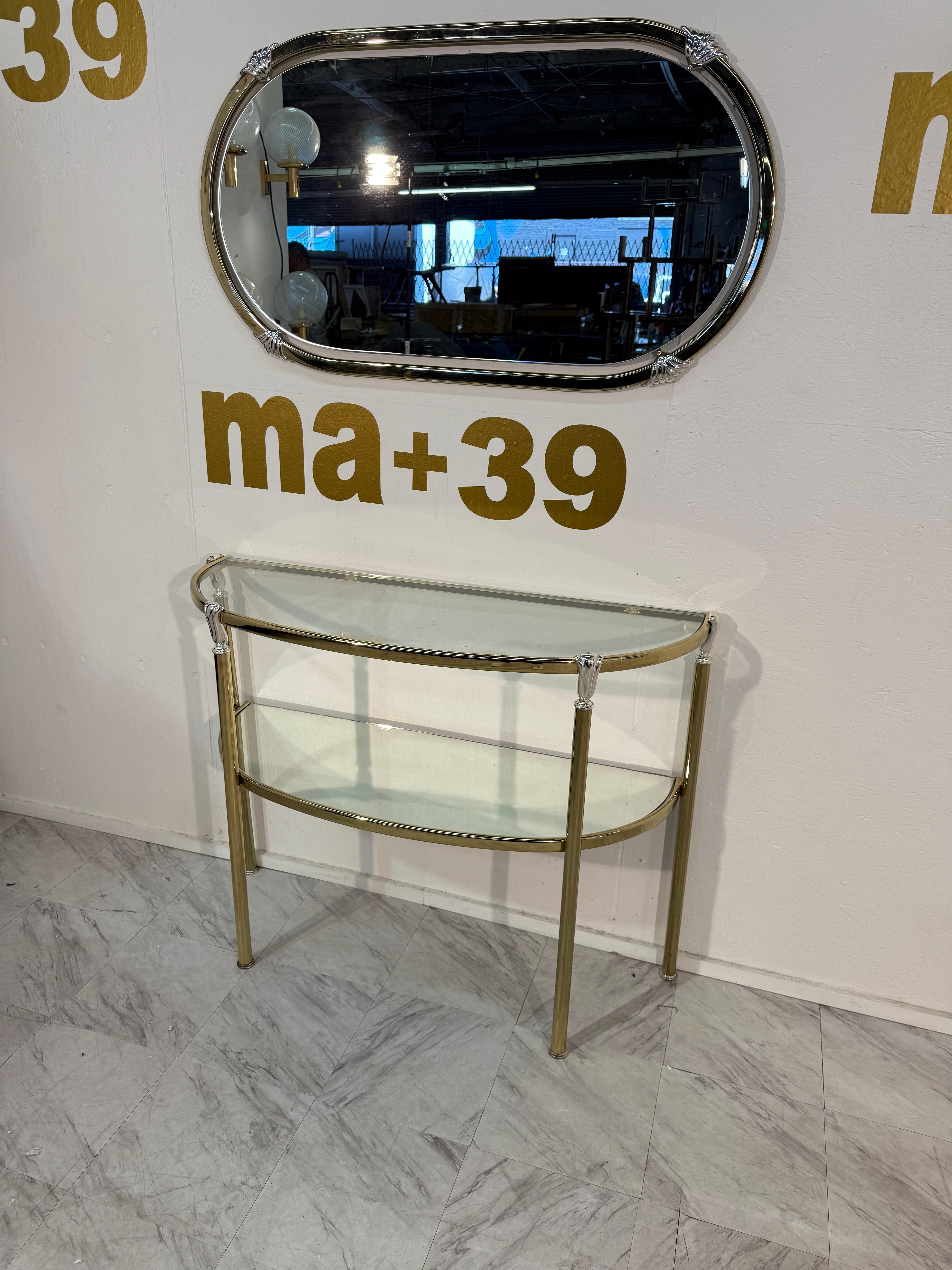 Consola italiana de latón y cristal con espejo a juego, años 70 en venta 4