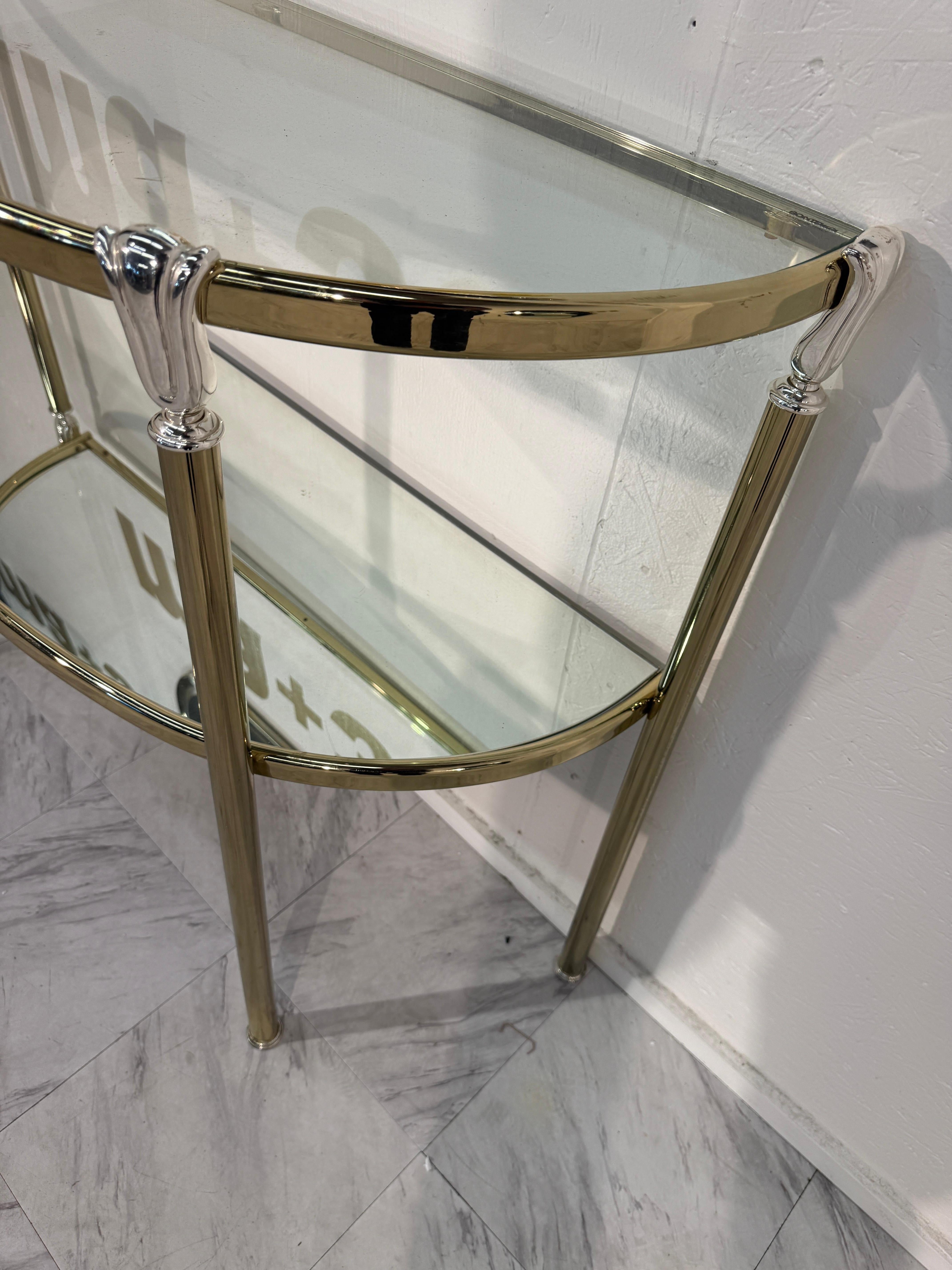 Consola italiana de latón y cristal con espejo a juego, años 70 en venta 5