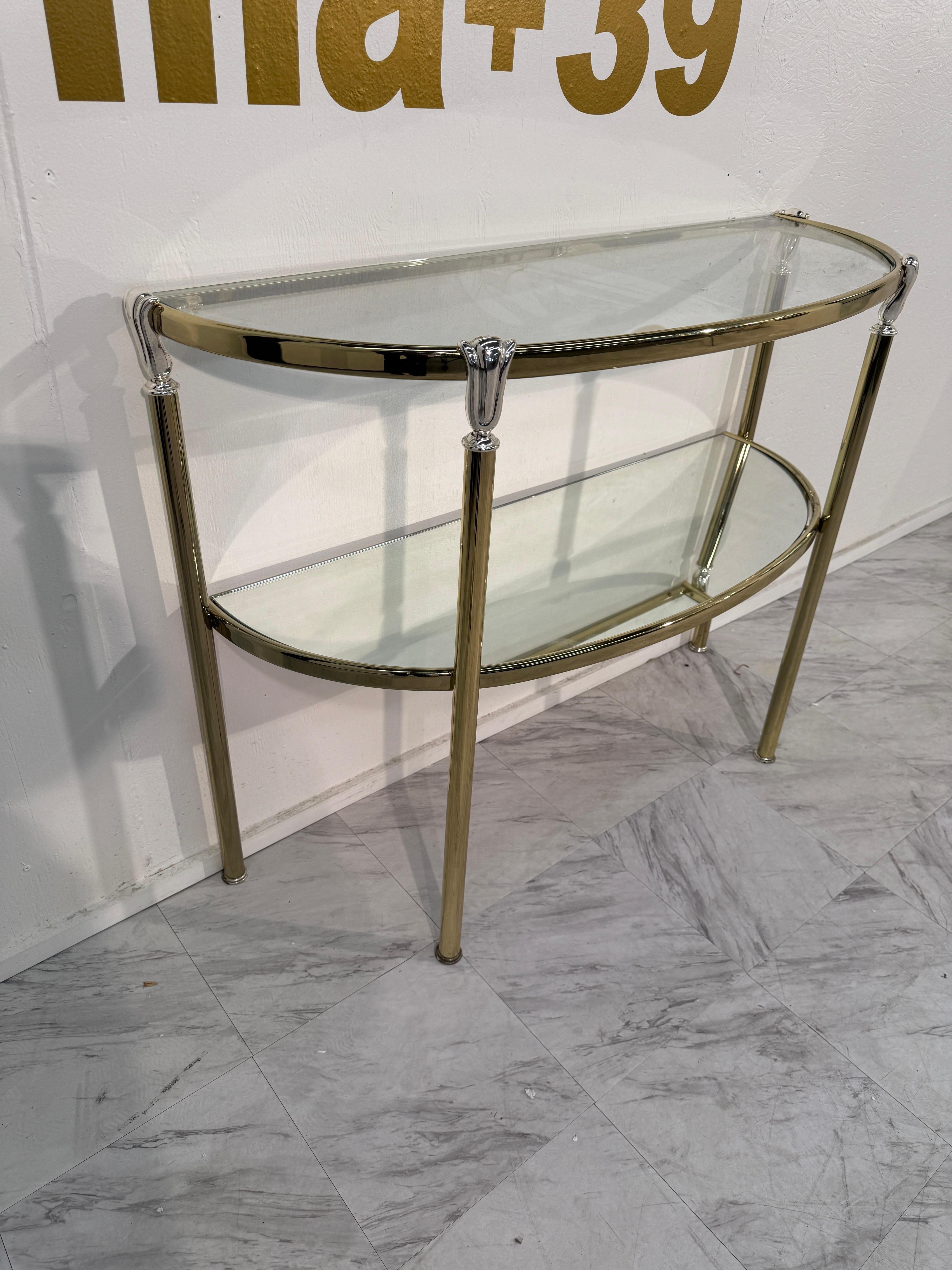 Consola italiana de latón y cristal con espejo a juego, años 70 en venta 2