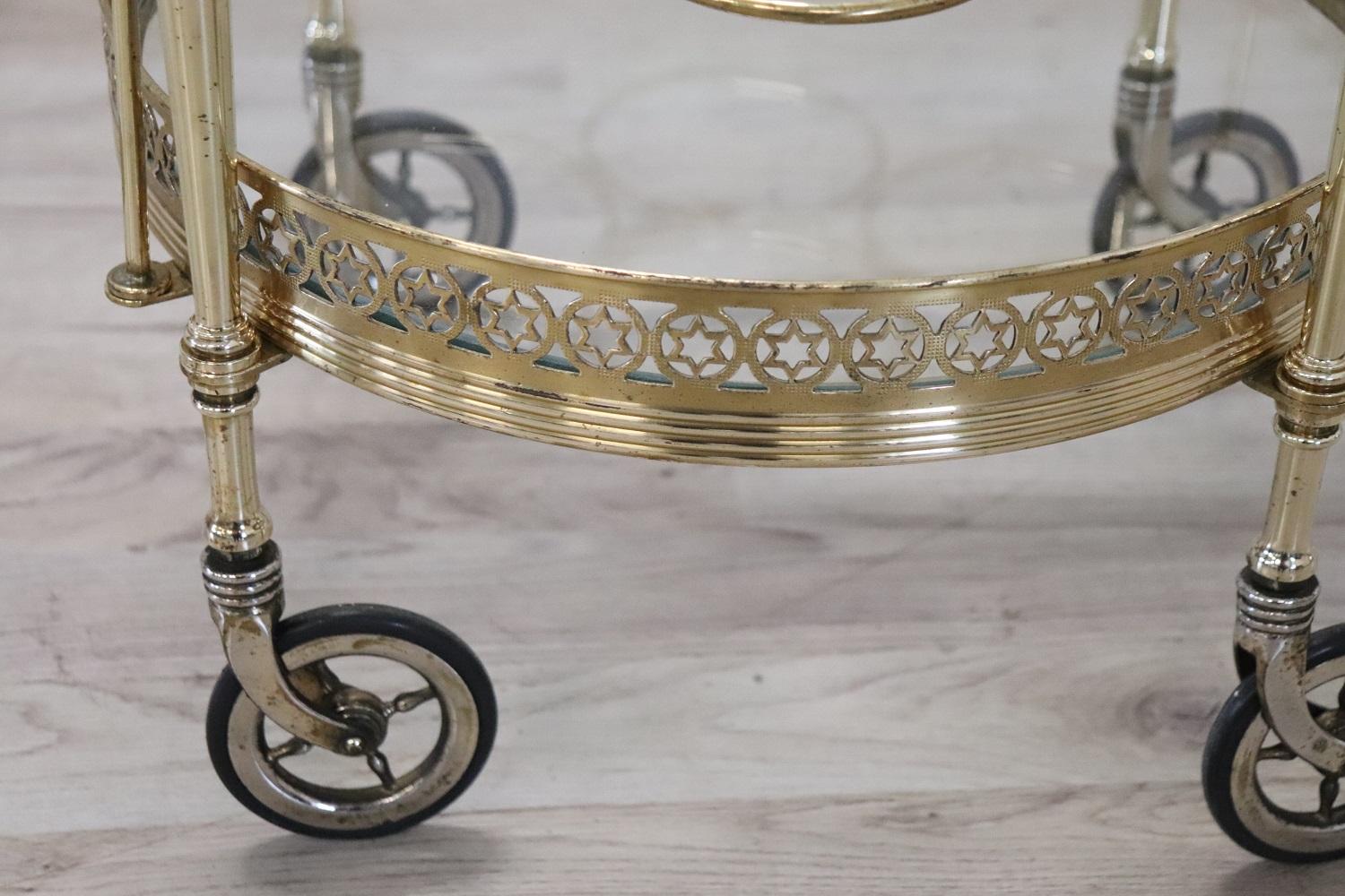 Italian Brass and Glass Drinks Trolley or Bar Cart, 1980s Equipped with Tray For Sale 1