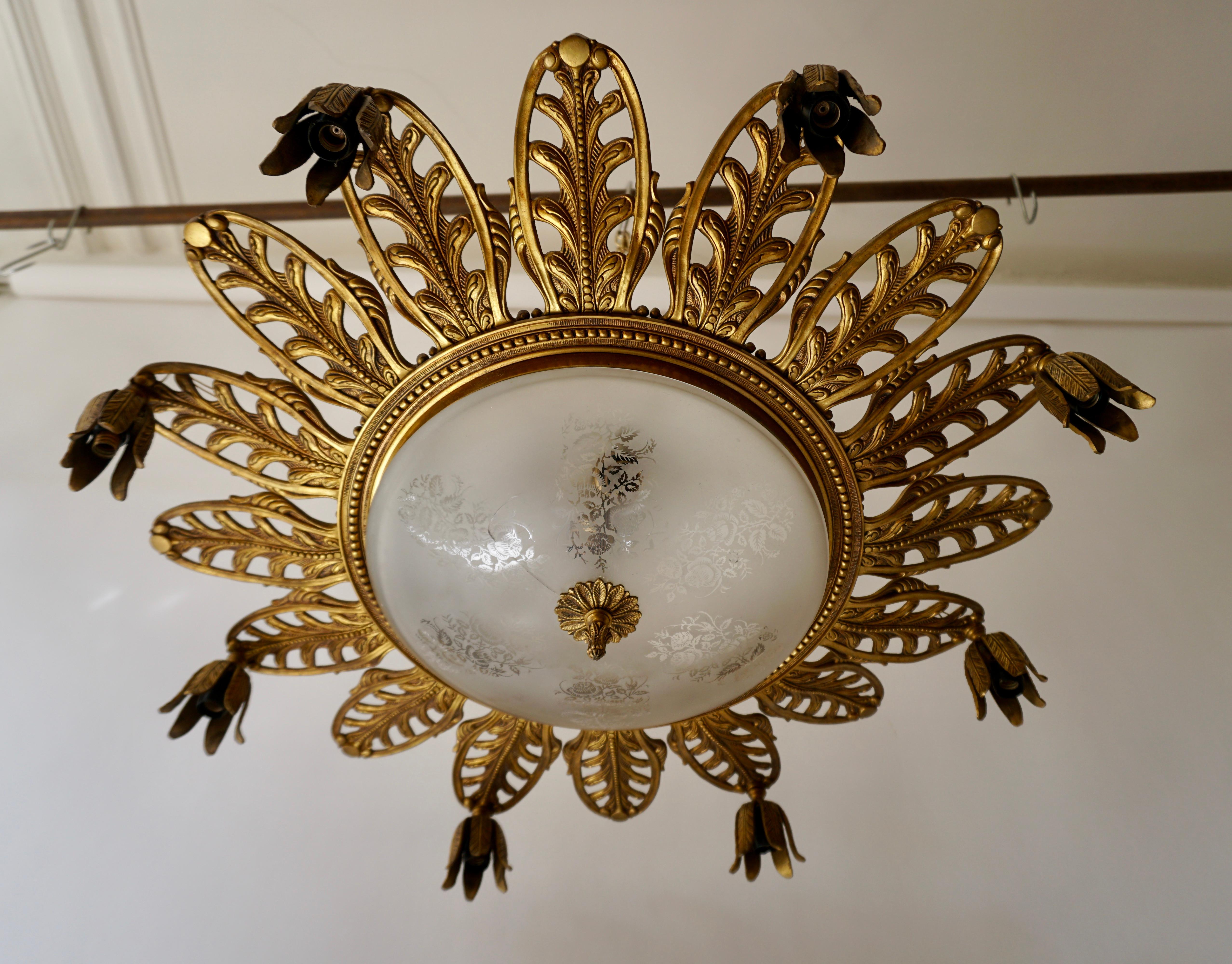 Italian glass and brass chandelier or flush mount light.
Measures: Diameter 75 cm.
Height 33 cm;
Eight E14 bulbs.
Two E27 bulbs.
