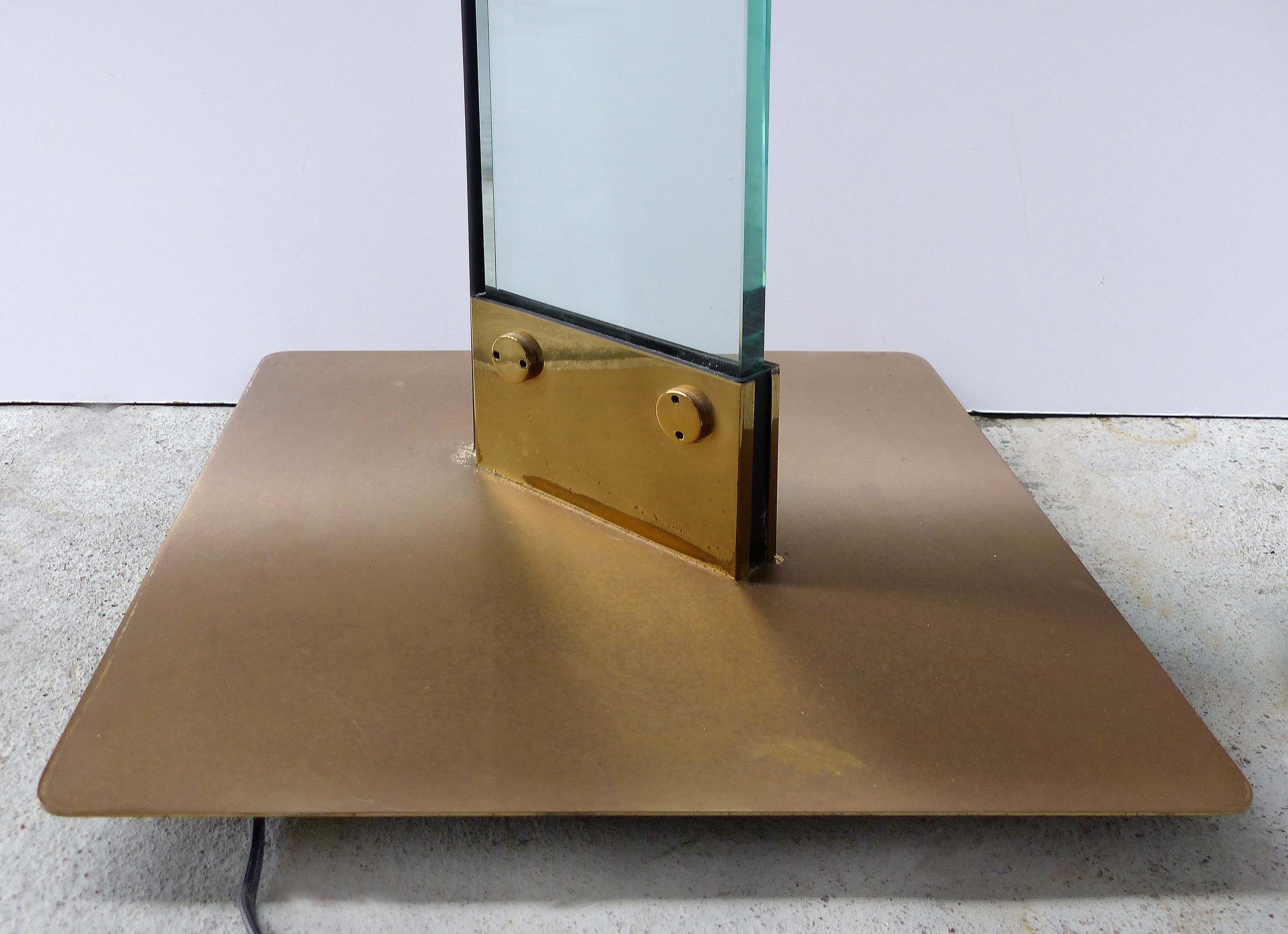 Laiton Lampadaire torchère italienne en laiton et verre Mid Century